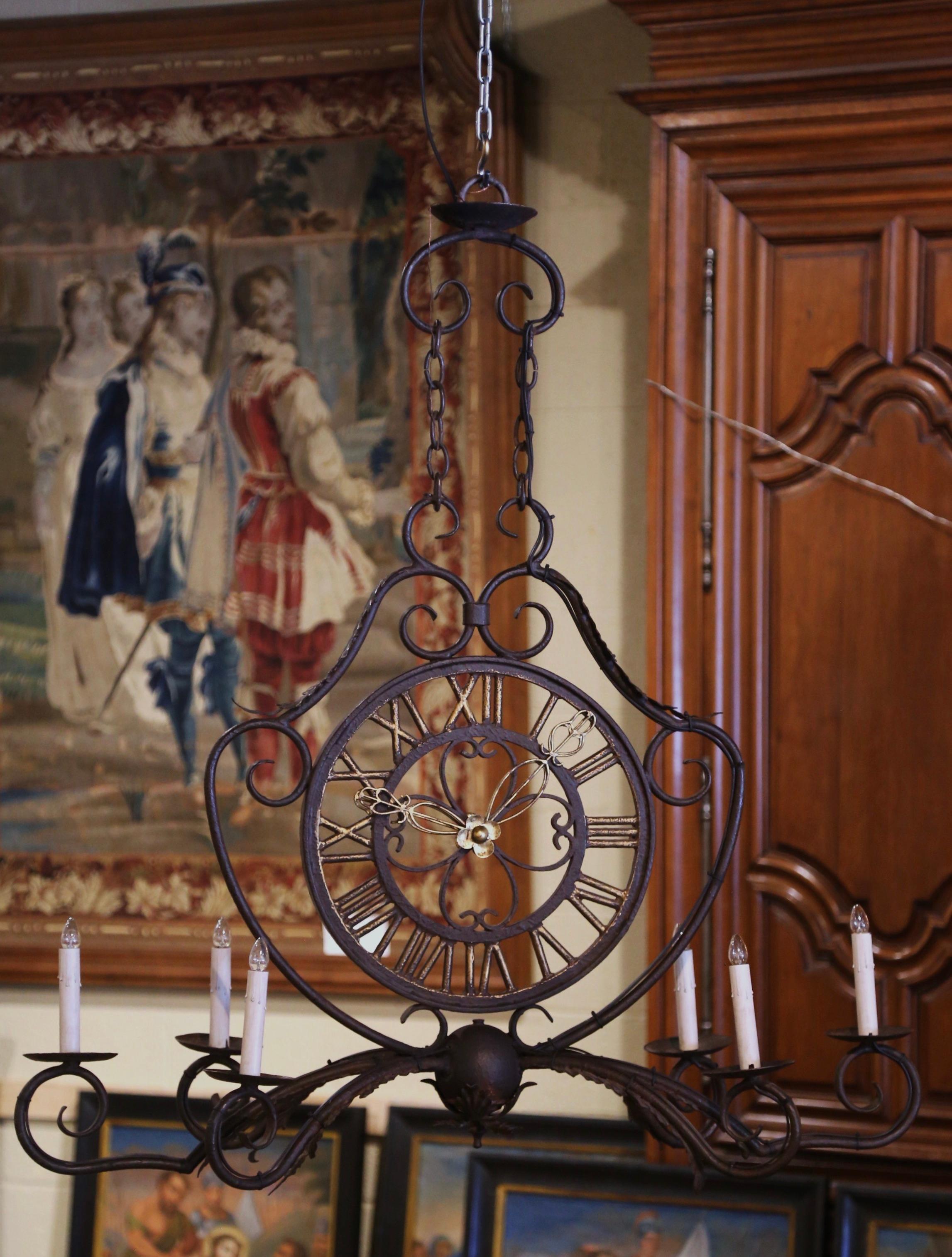 Frühes 20. Jahrhundert Französisch lackiert Eisen Sechs-Licht-Uhr-Kronleuchter im Angebot 2