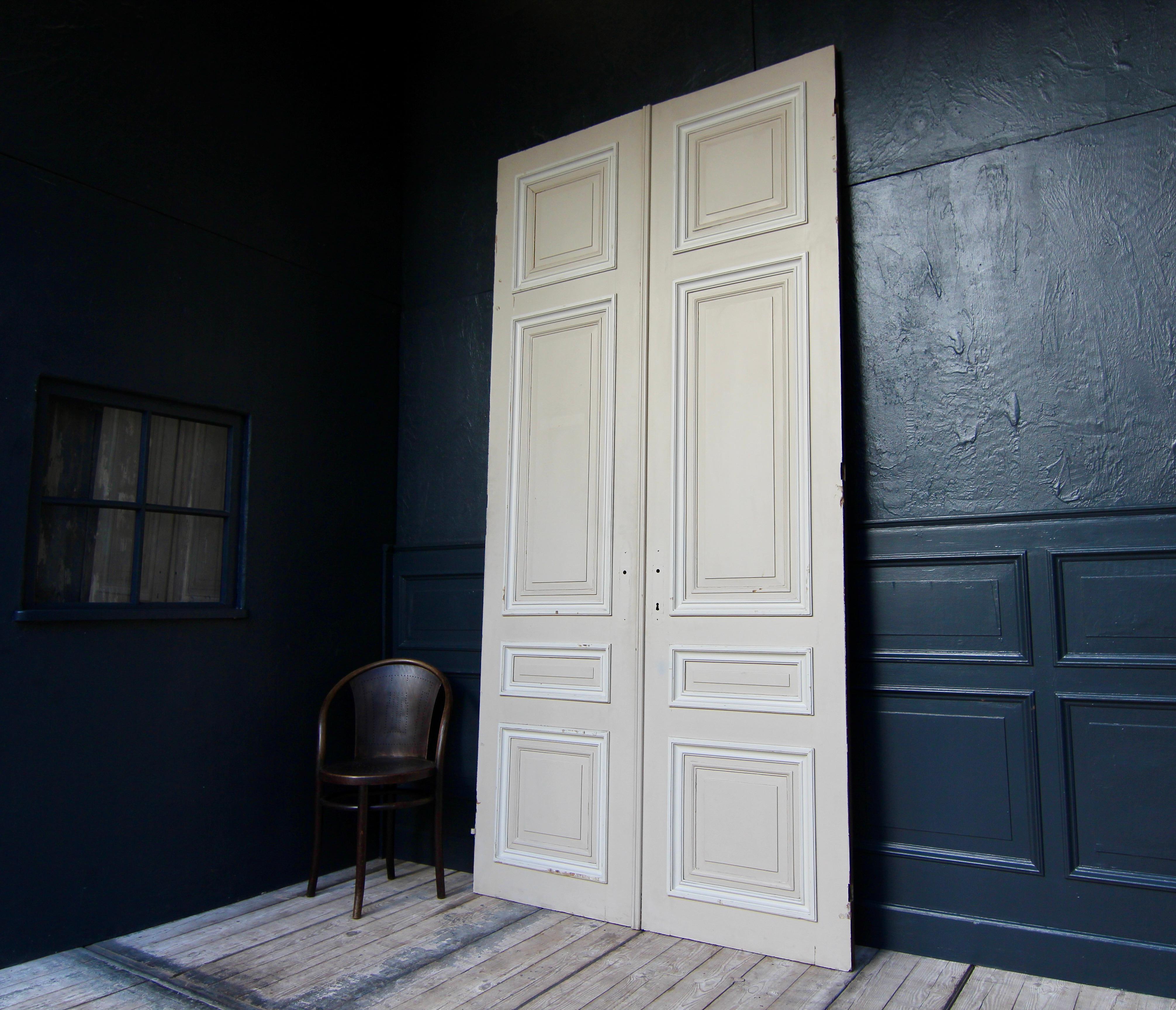 Early 20th Century French Painted Oak Double Door In Fair Condition For Sale In Dusseldorf, DE