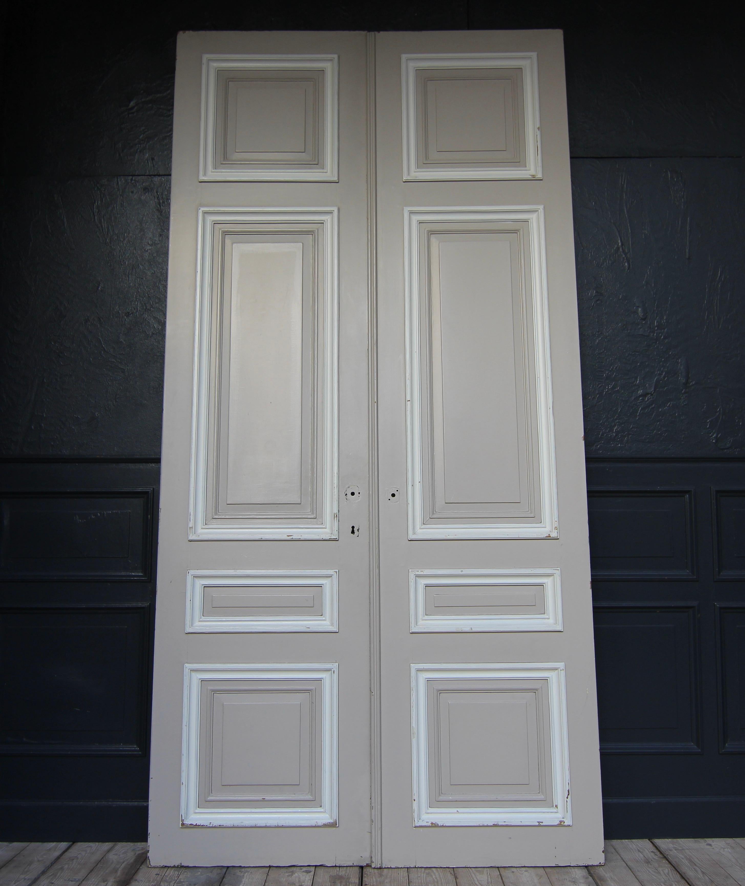 Early 20th Century French Painted Oak Double Door In Fair Condition For Sale In Dusseldorf, DE