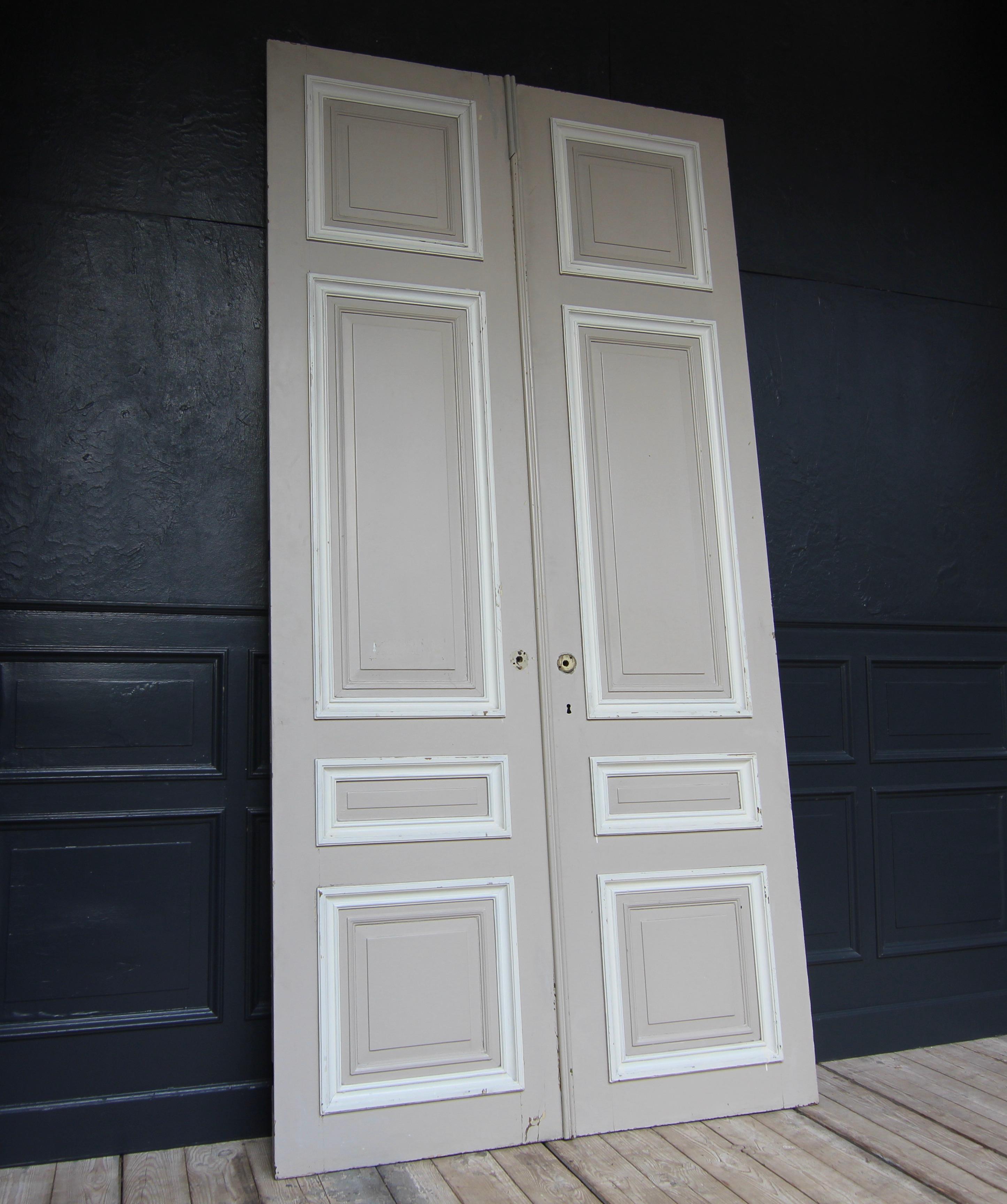 Early 20th Century French Painted Oak Double Door In Fair Condition For Sale In Dusseldorf, DE