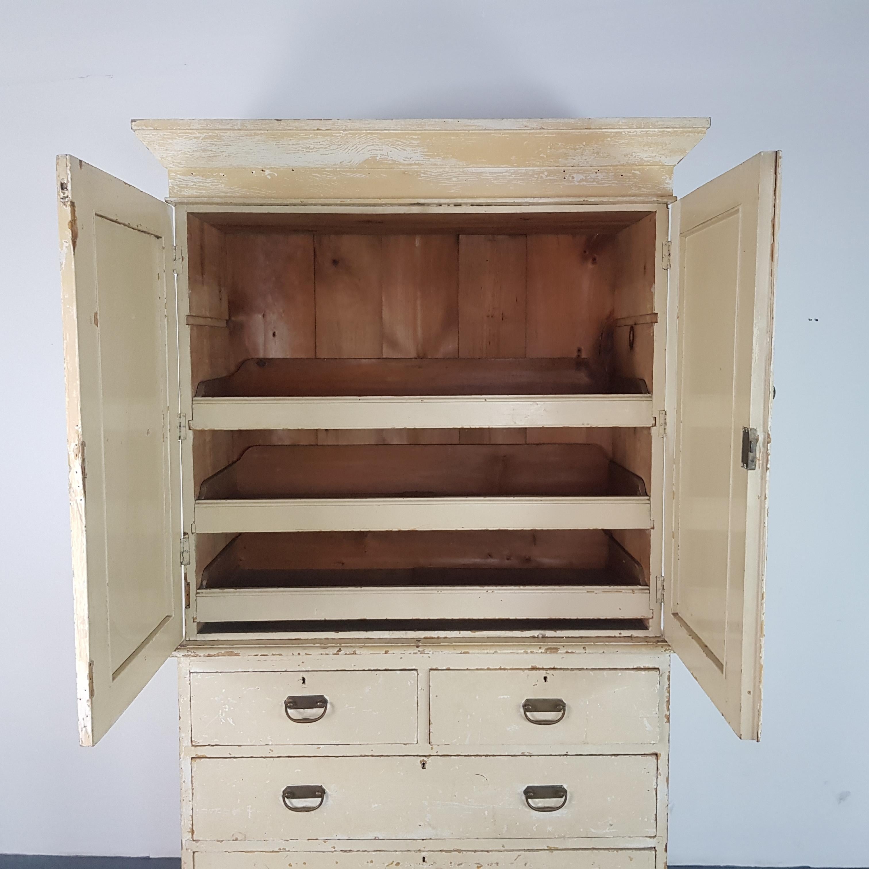 Early 20th Century French Painted Pine Linen Cupboard 2