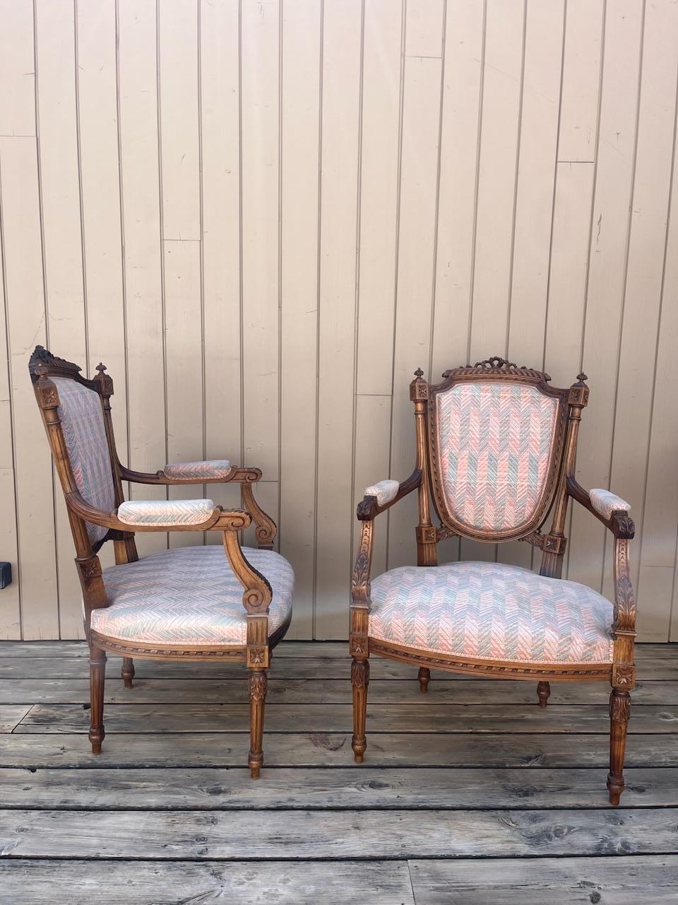 Pareja de sillones franceses de principios del siglo XX, estilo Luis XVI, años 20 en Bueno estado para la venta en LEGNY, FR