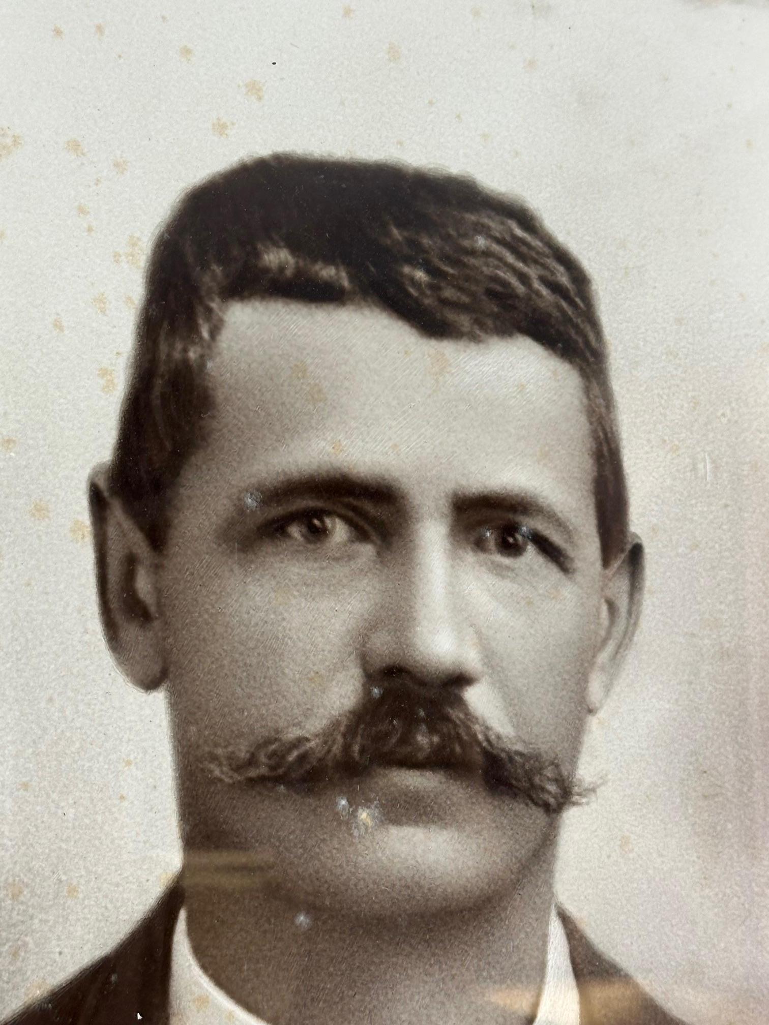 Französisches Paar Fotoporträts des frühen 20. Jahrhunderts, 1900er Jahre im Angebot 4