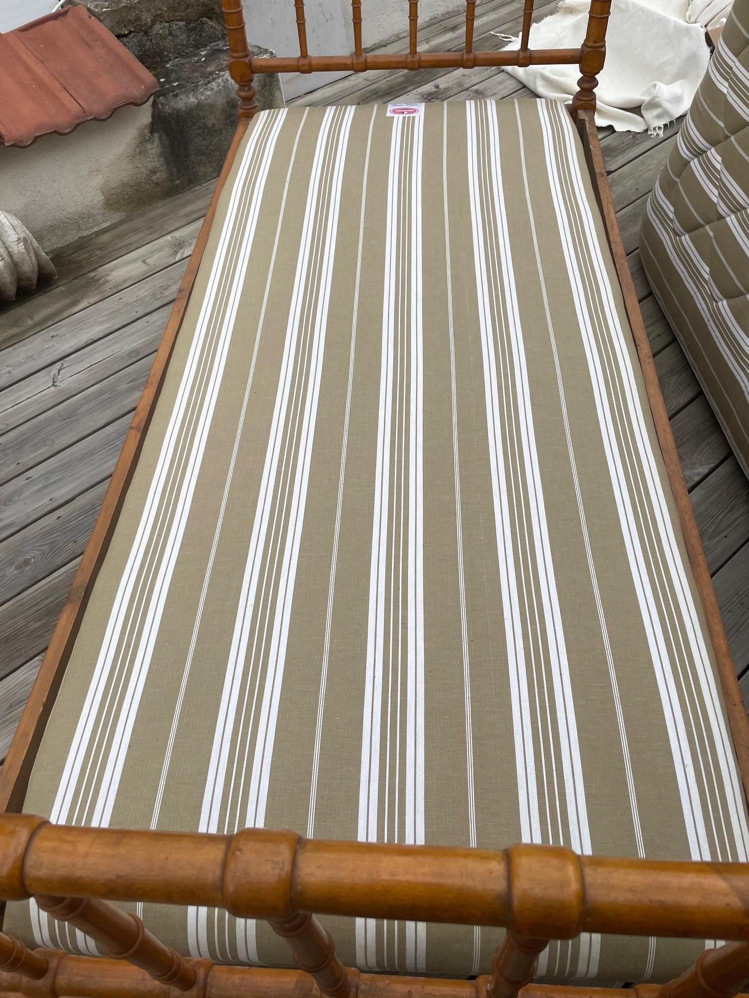 Coppia di letti gemelli in bambù imitati in legno, anni '20, Francia, inizio XX secolo in vendita 4