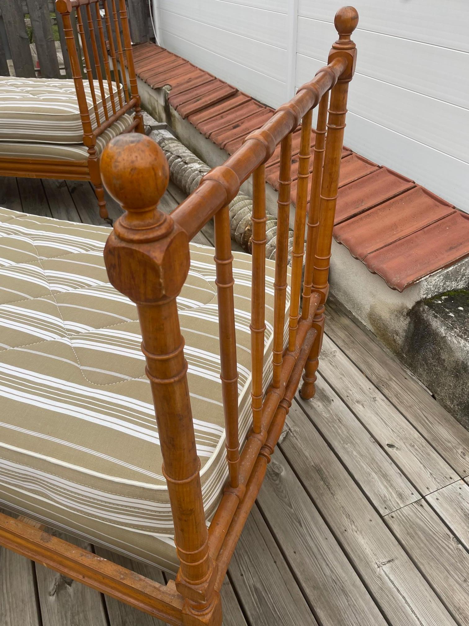 Coppia di letti gemelli in bambù imitati in legno, anni '20, Francia, inizio XX secolo in vendita 2