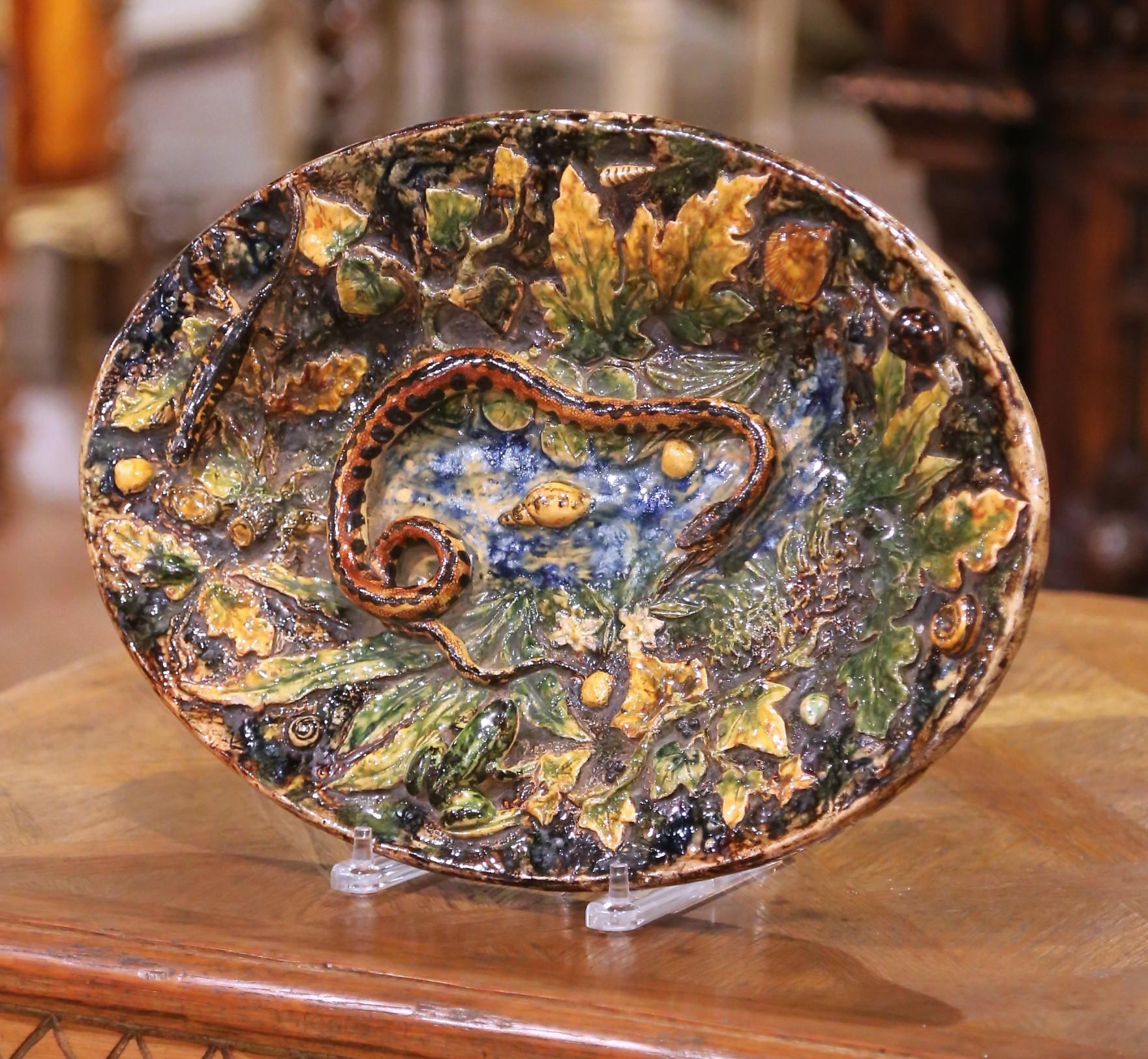 Francese Piatto in maiolica francese Palissy dei primi del Novecento con serpente, rana e conchiglie in vendita