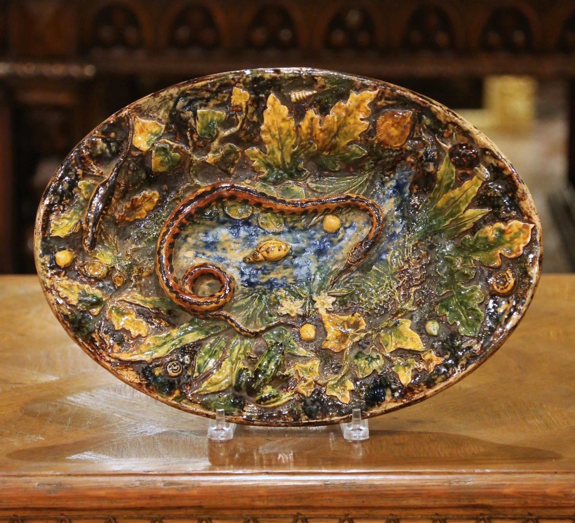 XX secolo Piatto in maiolica francese Palissy dei primi del Novecento con serpente, rana e conchiglie in vendita