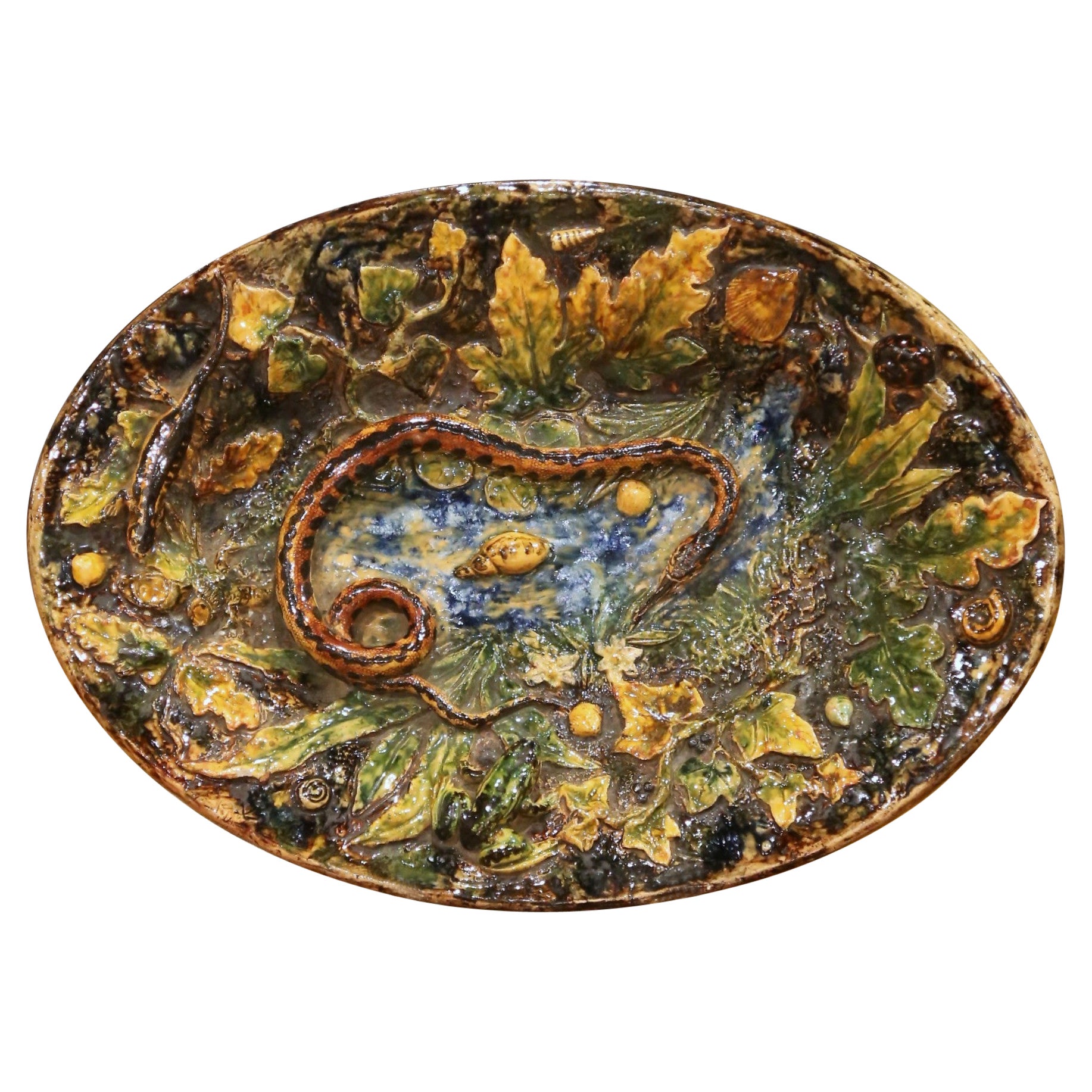 Piatto in maiolica francese Palissy dei primi del Novecento con serpente, rana e conchiglie in vendita