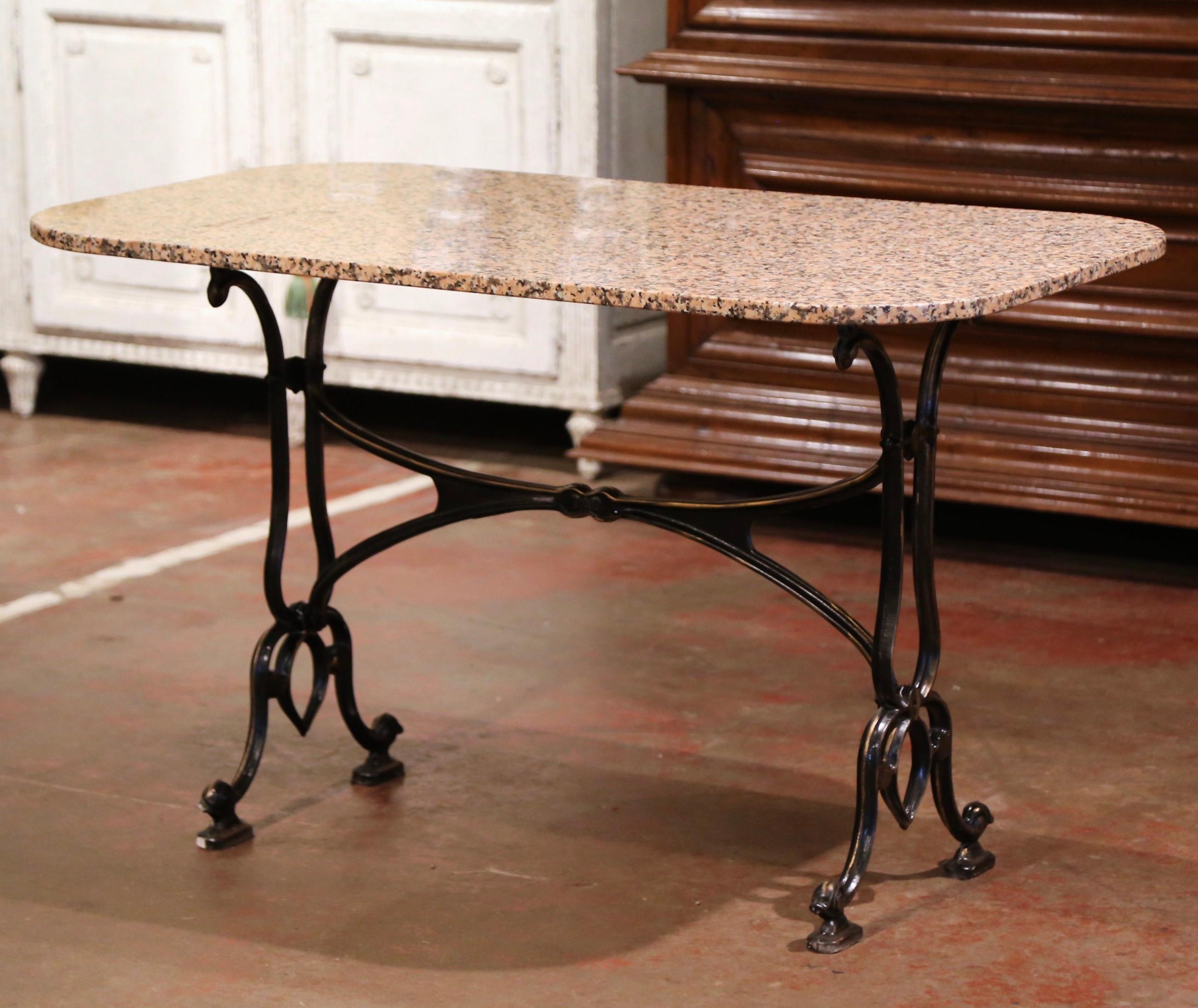 Early 20th Century French Parisian Painted Iron and Granite-Top Bistrot Table In Excellent Condition In Dallas, TX