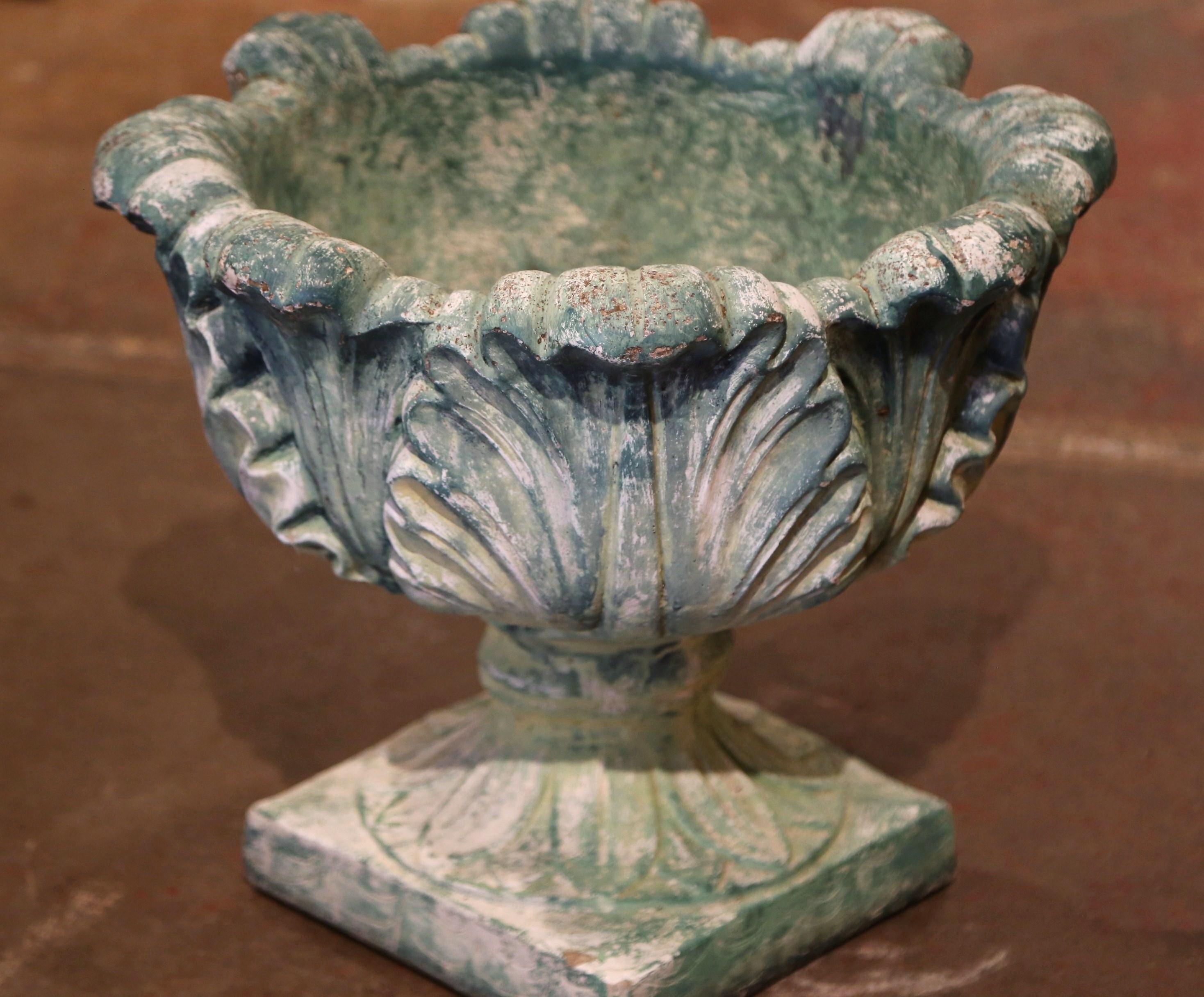 Early 20th Century French Patinated Concrete Acanthus Garden Flower Planter In Excellent Condition In Dallas, TX