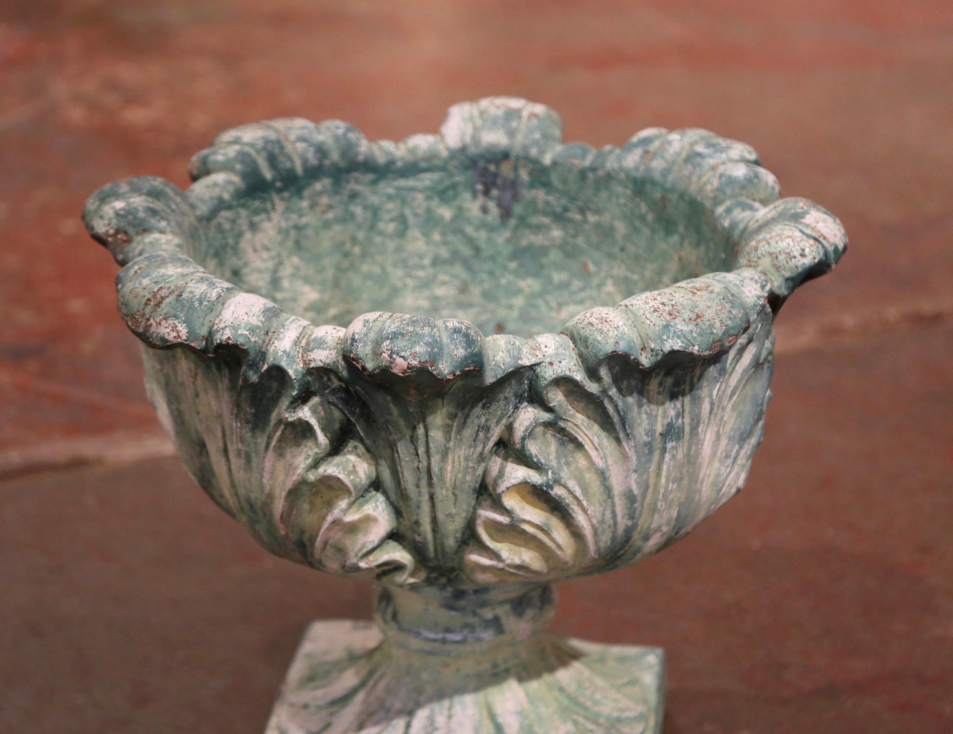 Early 20th Century French Patinated Concrete Acanthus Garden Flower Planter 2