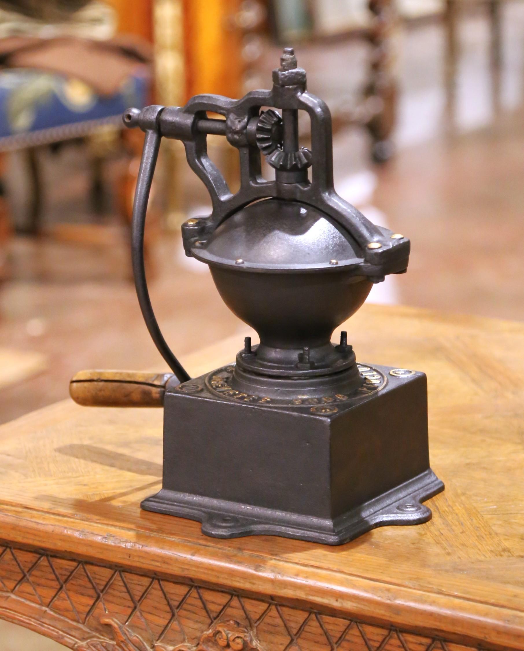 Molinillo de café francés de hierro fundido Peugeot Frères de principios del siglo XX, Model No. en venta 9