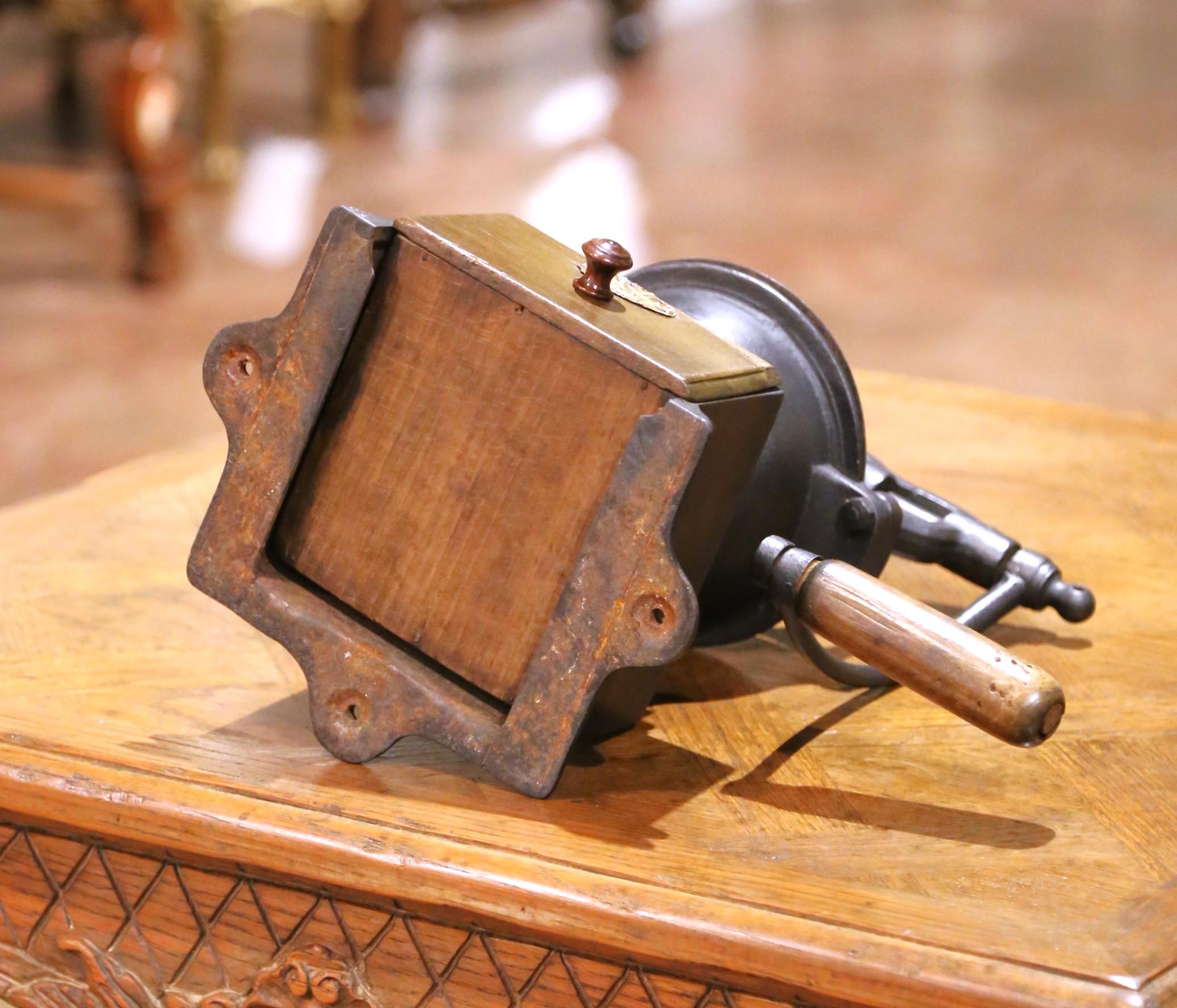 Molinillo de café francés de hierro fundido Peugeot Frères de principios del siglo XX, Model No. en venta 10