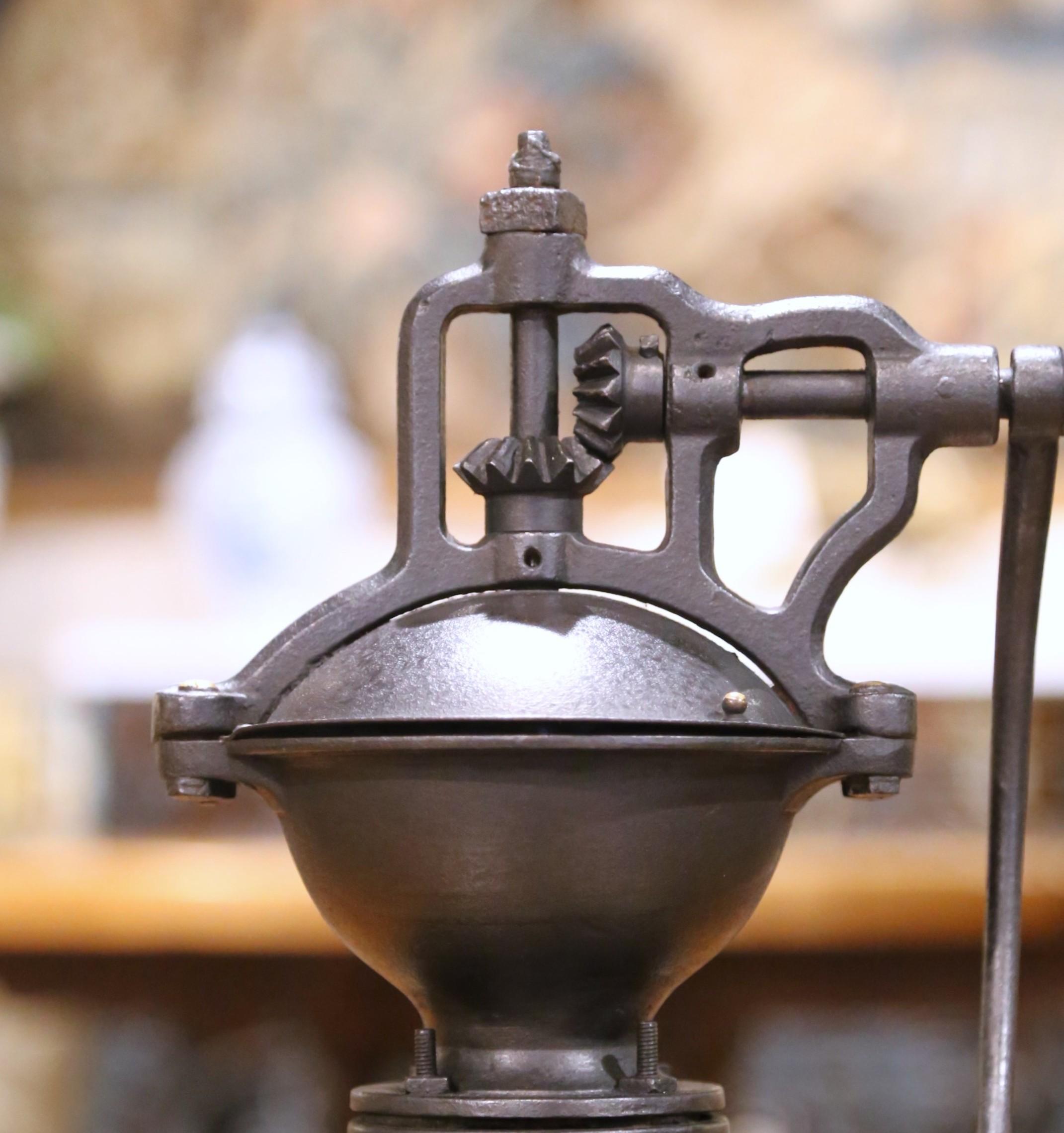 Molinillo de café francés de hierro fundido Peugeot Frères de principios del siglo XX, Model No. Francés en venta