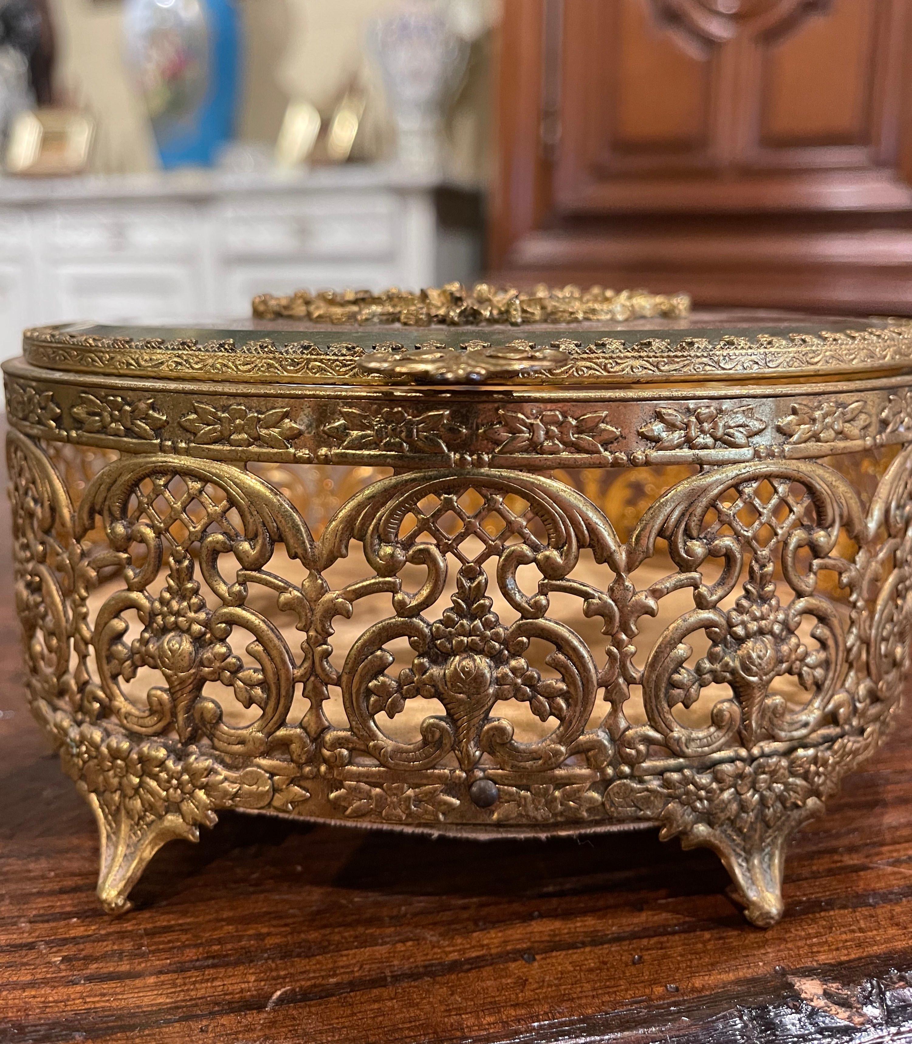Early 20th Century French Pierced Gilt Brass and Beveled Glass Jewelry Box In Excellent Condition In Dallas, TX