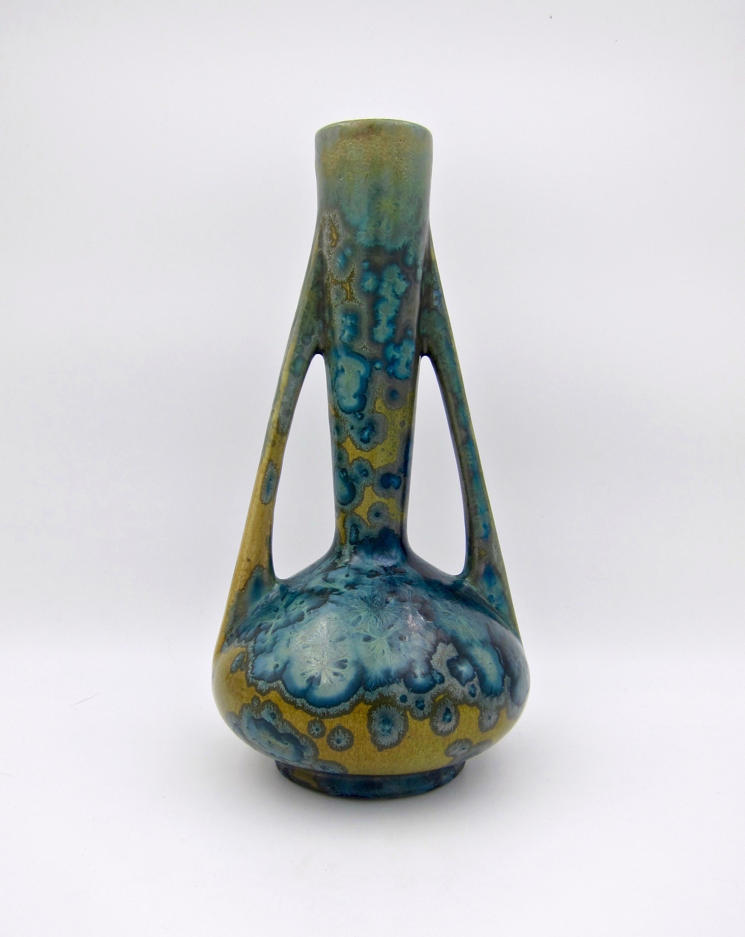 Français Vase en grès de Pierrefonds du début du 20e siècle avec glaçure cristalline