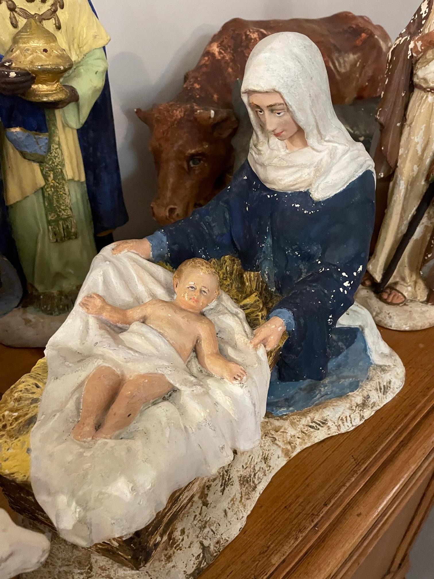 Early 20th century French Plaster Nativity Scene Figurines signed Marron, 1920s In Good Condition For Sale In LEGNY, FR