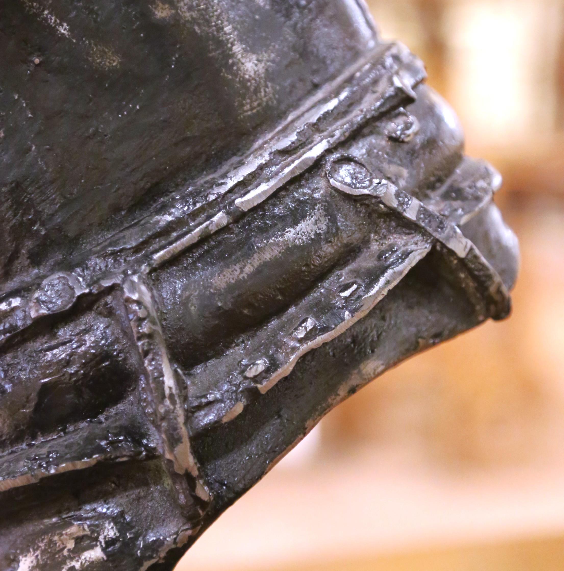 XX secolo Scultura di testa di cavallo in ferro lucido dei primi del '900 su base integrale in vendita