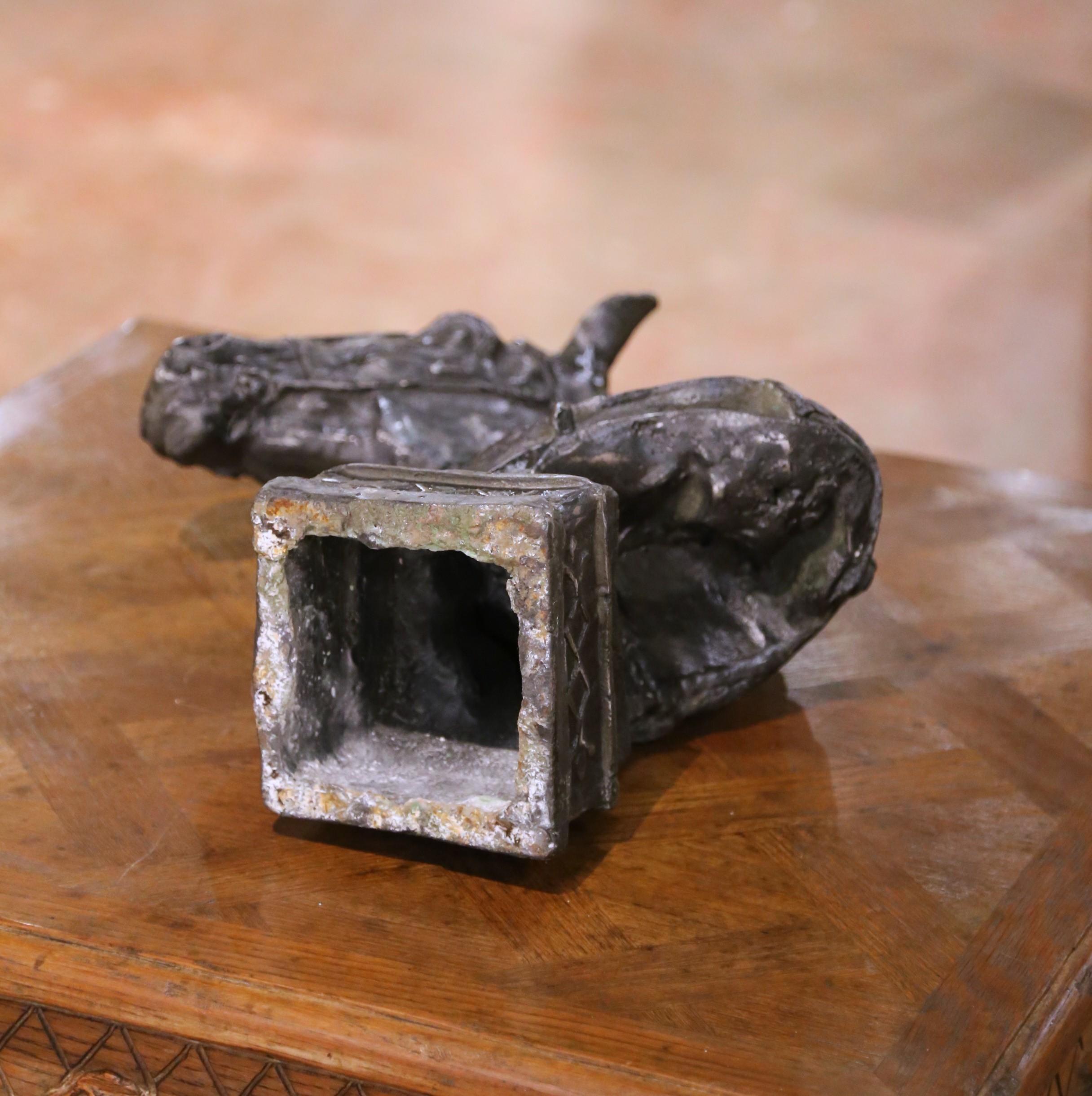 Scultura di testa di cavallo in ferro lucido dei primi del '900 su base integrale in vendita 1