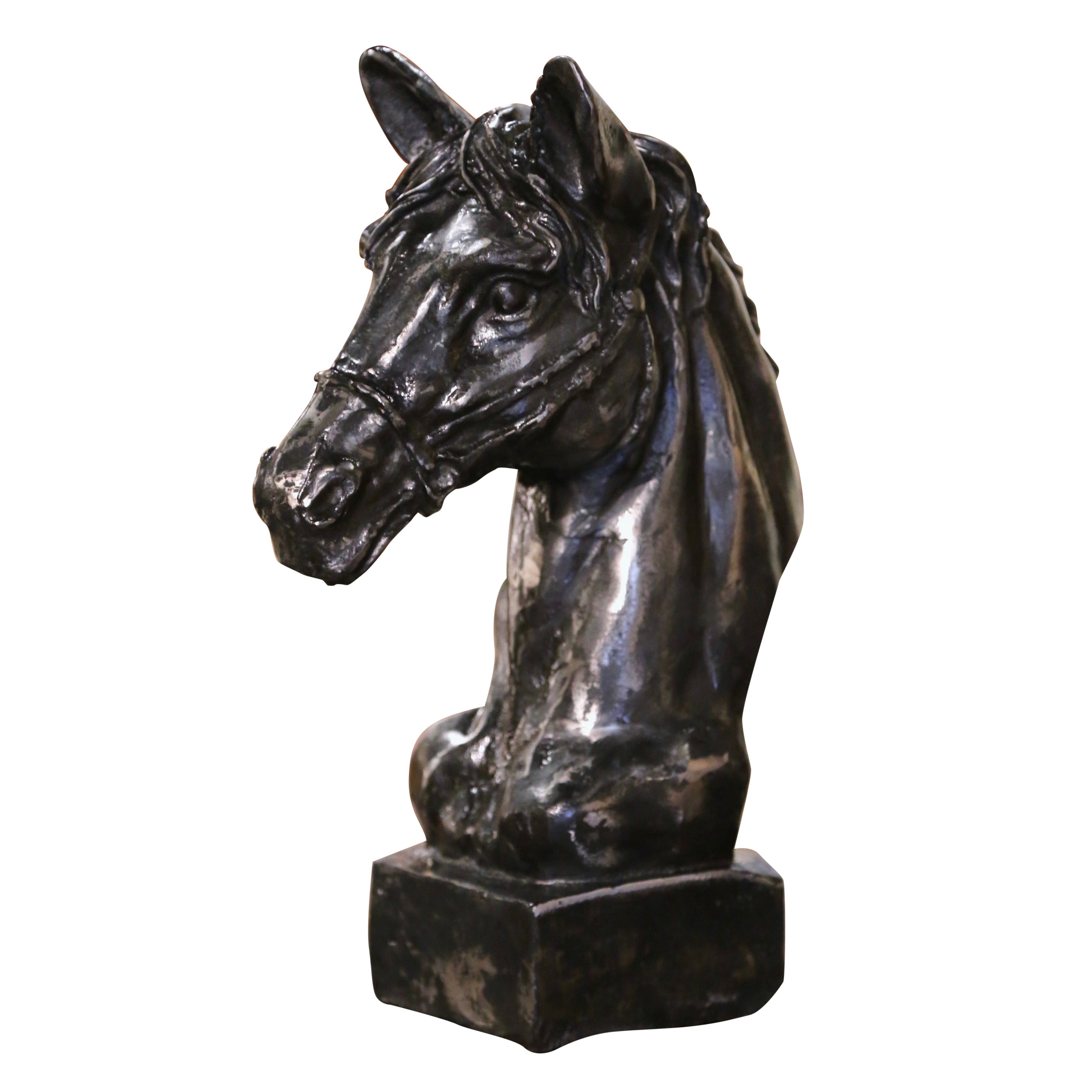 Scultura di testa di cavallo in ferro lucido dei primi del '900 su base integrale