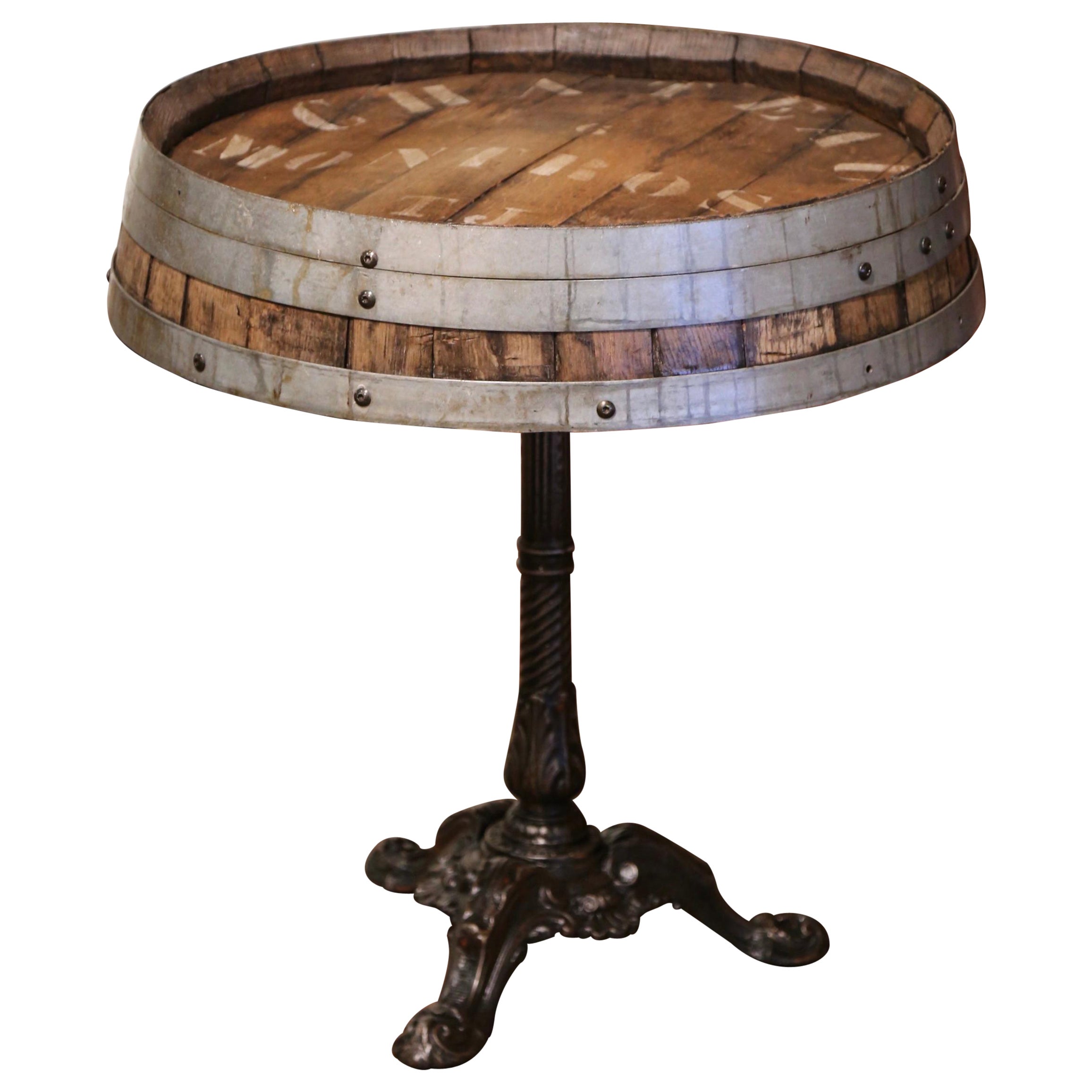 Mesa francesa de pedestal de hierro pulido de principios del siglo XX con tablero de barril de vino de roble en venta