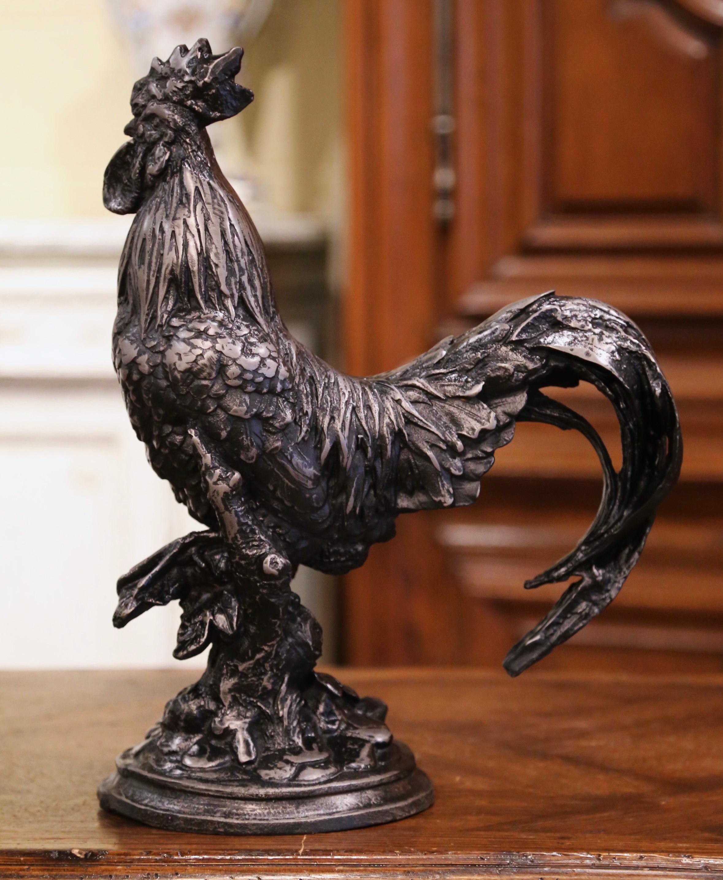 Figurine de coq en fer poli français du début du XXe siècle Excellent état - En vente à Dallas, TX