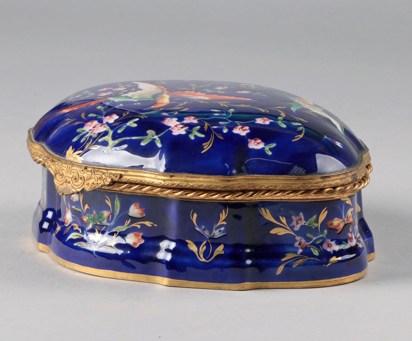 Early 20th Century French Porcelain Lidded Chocolate Box for Marquise De Sevigne 2