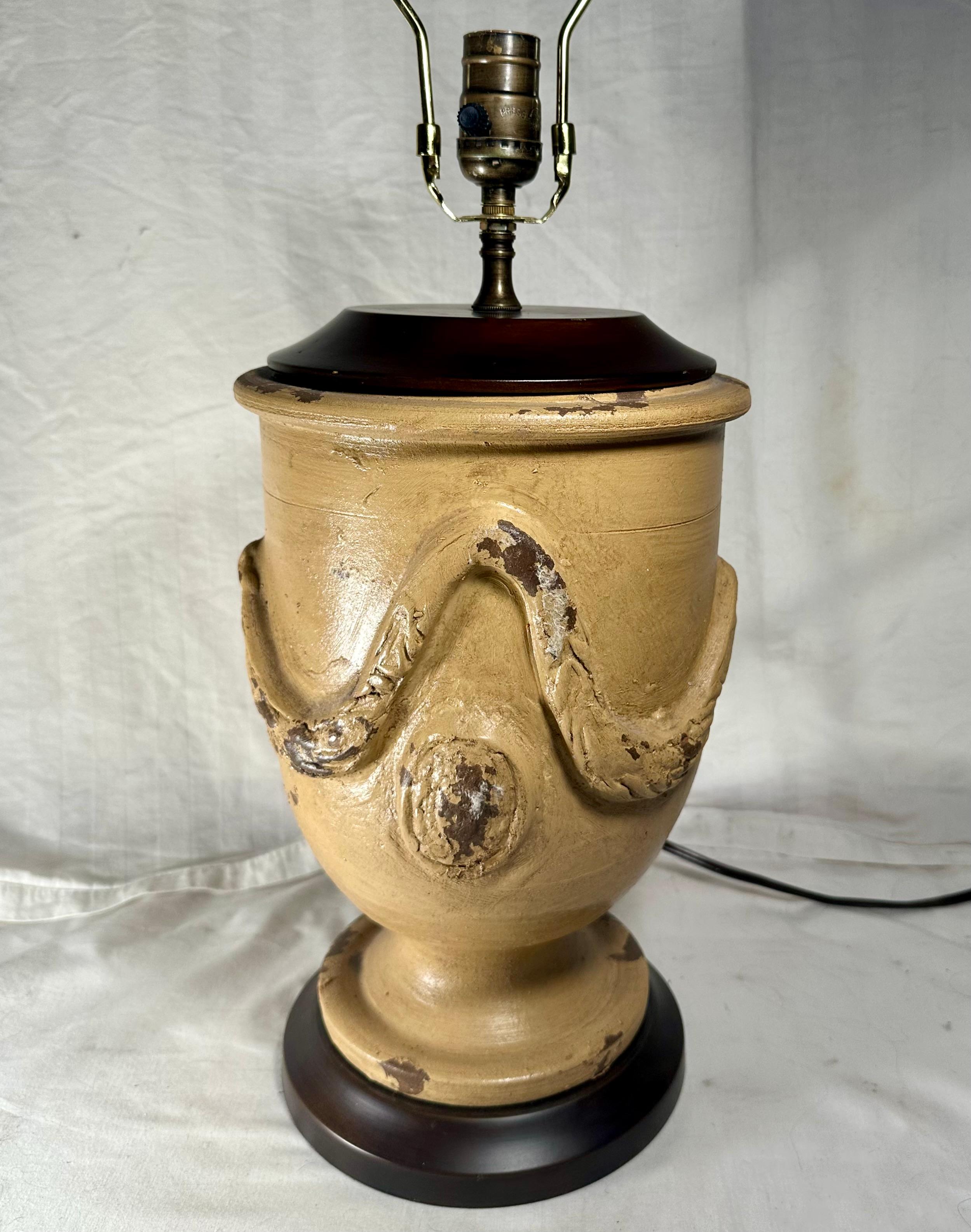 Lampada da tavolo a urna Anduze in ceramica francese dei primi del Novecento In condizioni buone in vendita a Vero Beach, FL
