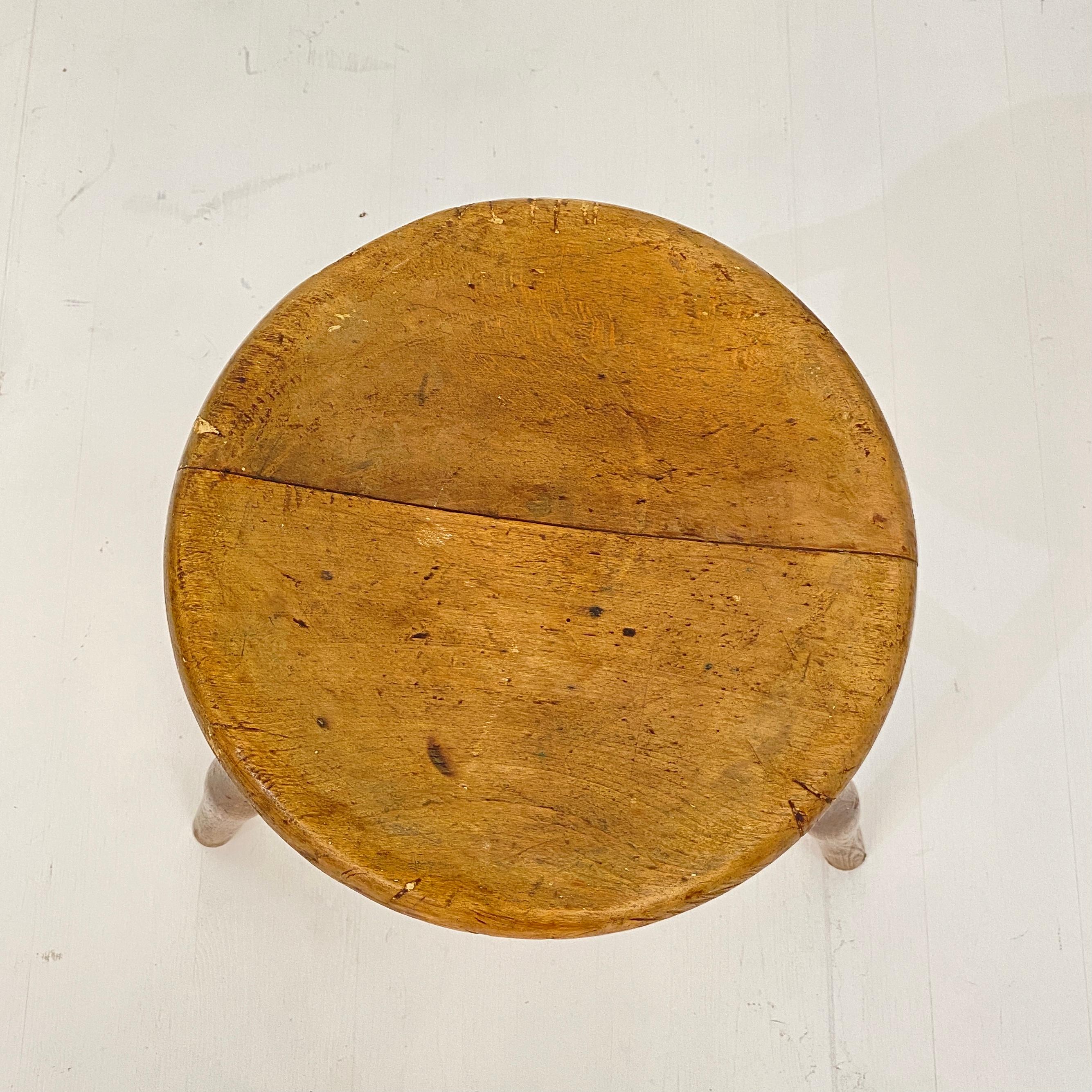 Early 20th Century French Country Wabi Sabi 3-Leg Milking Stool in Ash & Beech In Good Condition In Berlin, DE