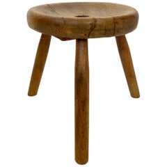 Tabouret de traite à 3 pieds en frêne:: début du 20e siècle:: style primitif français Wabi Sabi &