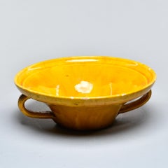 Cuenco de barro vidriado provenzal francés de principios del siglo XX con asas