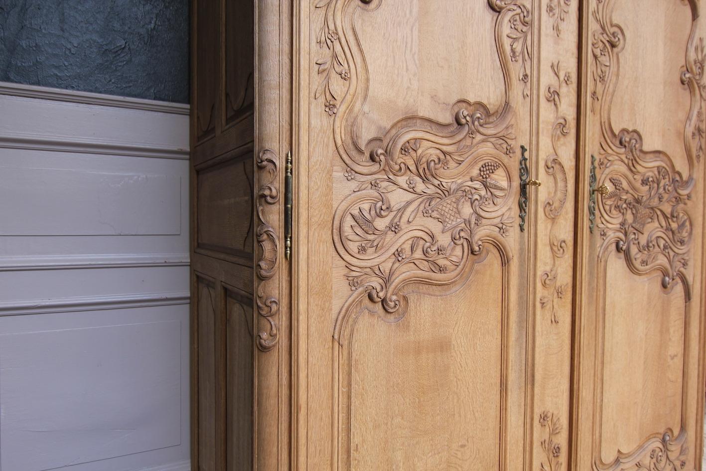 Early 20th Century French Provincial Armoire in Stripped Oak 16