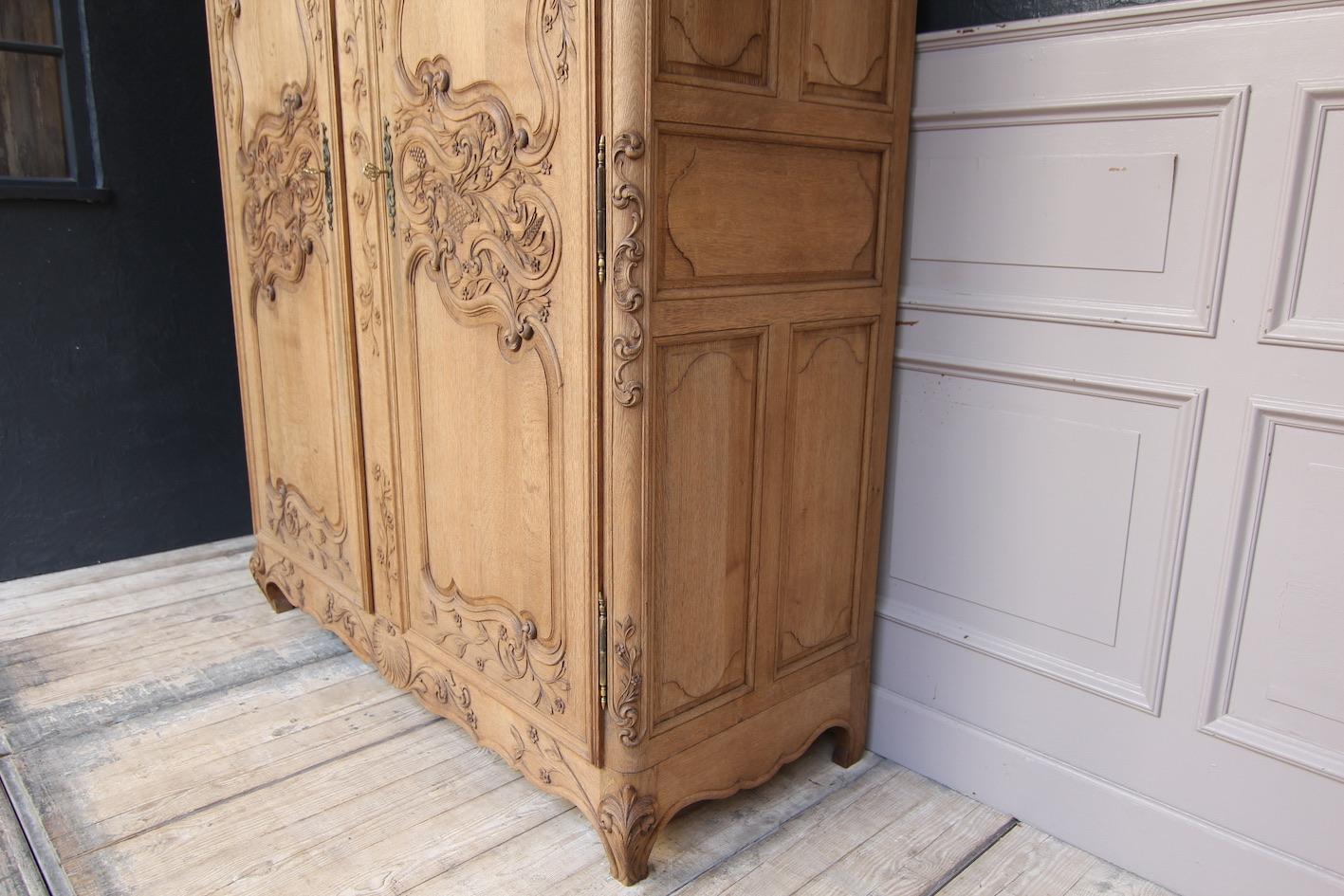 Early 20th Century French Provincial Armoire in Stripped Oak 5