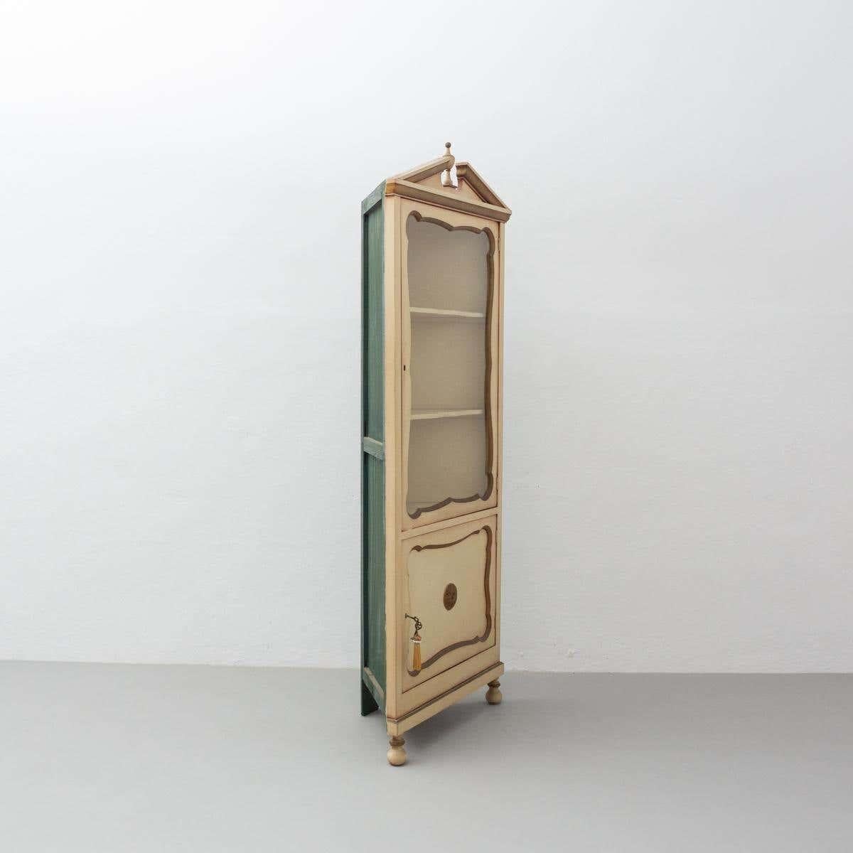 Early 20th Century French Provincial Corner Display Cabinet in Wood For Sale 3