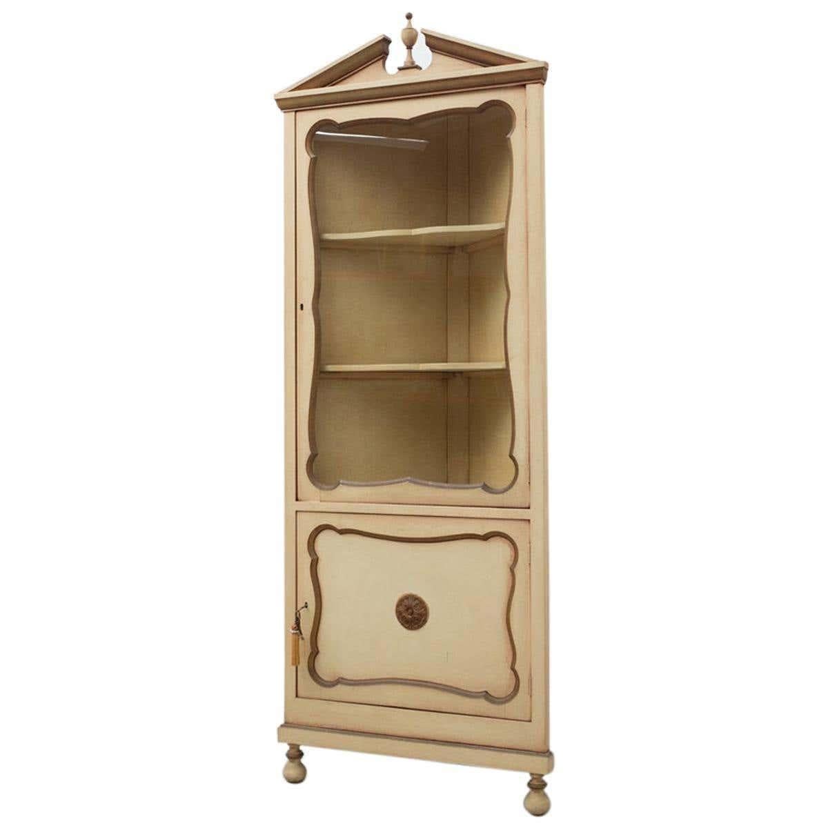 20th century French Provincial style corner display cabinet.
By unknown manufacturer from France. 

Painted in cream, with ancient gold painted details and dark green back.
Curved forms and characteristic details of French Provincial