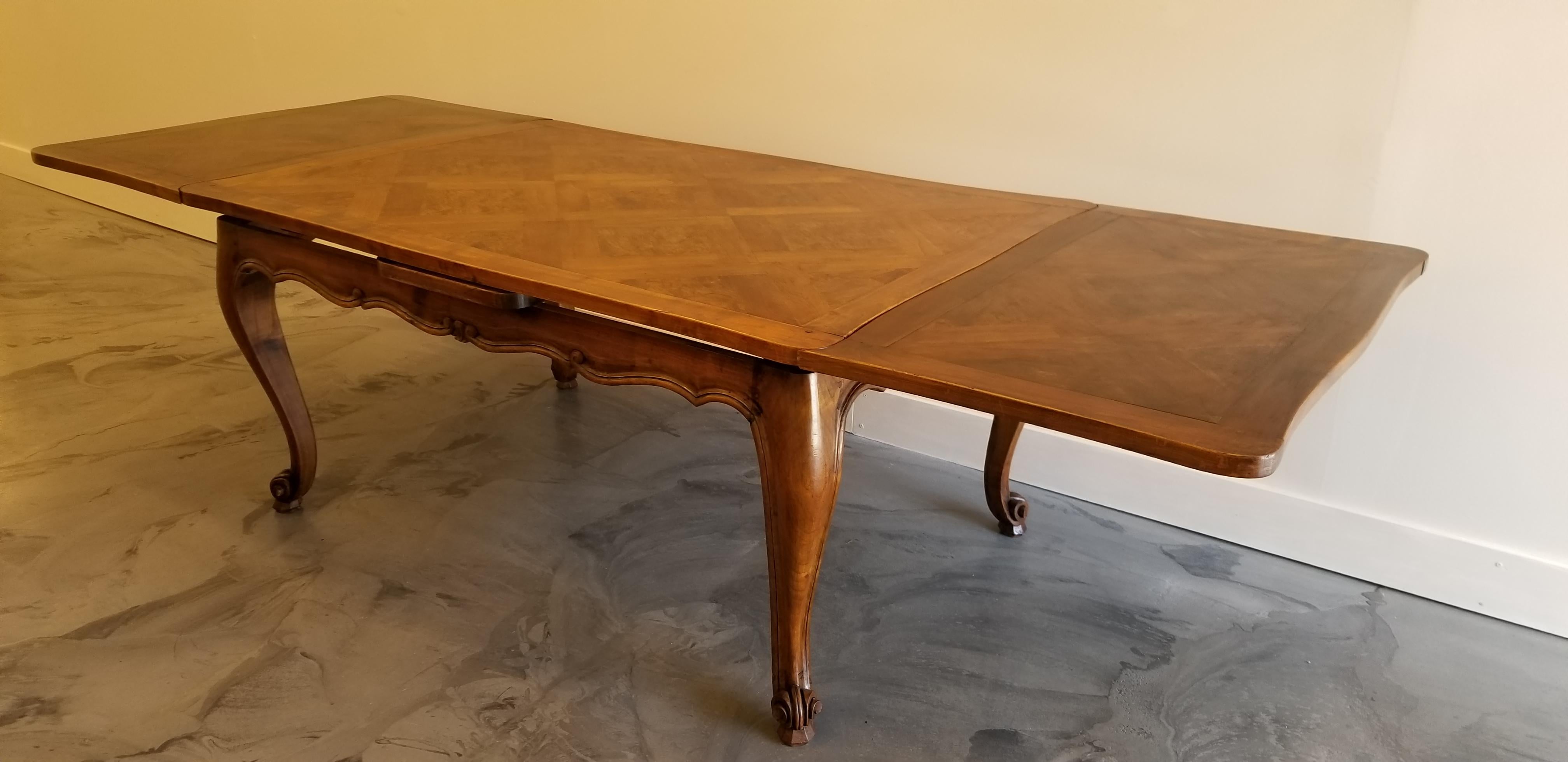Early 20th Century French Provincial Draw-Leaf Dining Table For Sale 1
