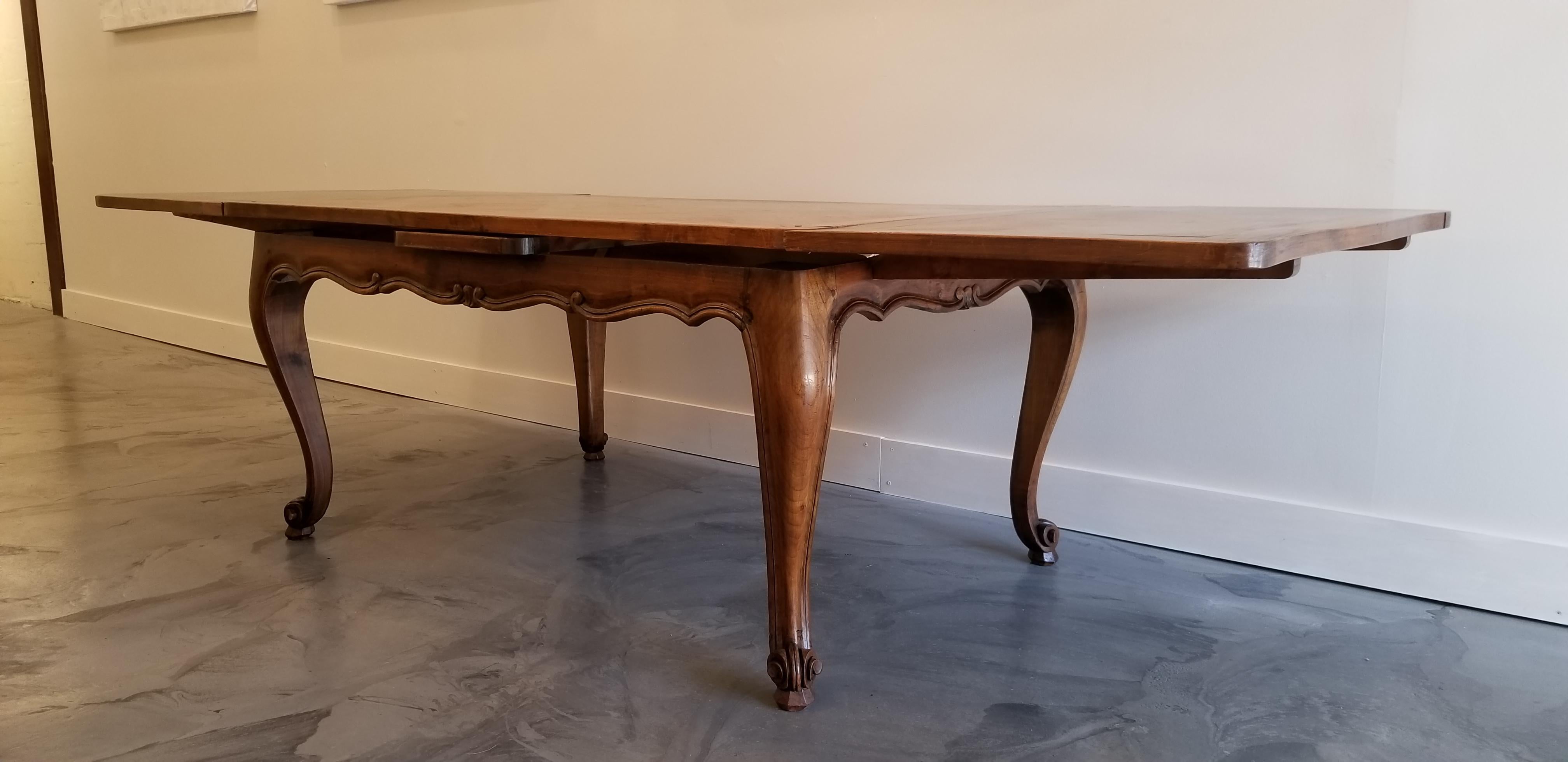 Early 20th Century French Provincial Draw-Leaf Dining Table For Sale 2