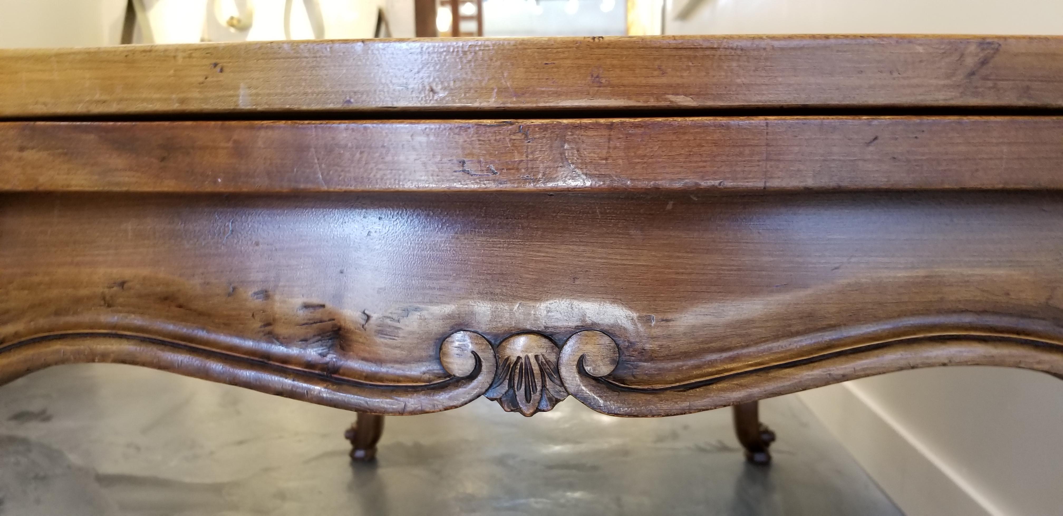 Early 20th Century French Provincial Draw-Leaf Dining Table For Sale 3