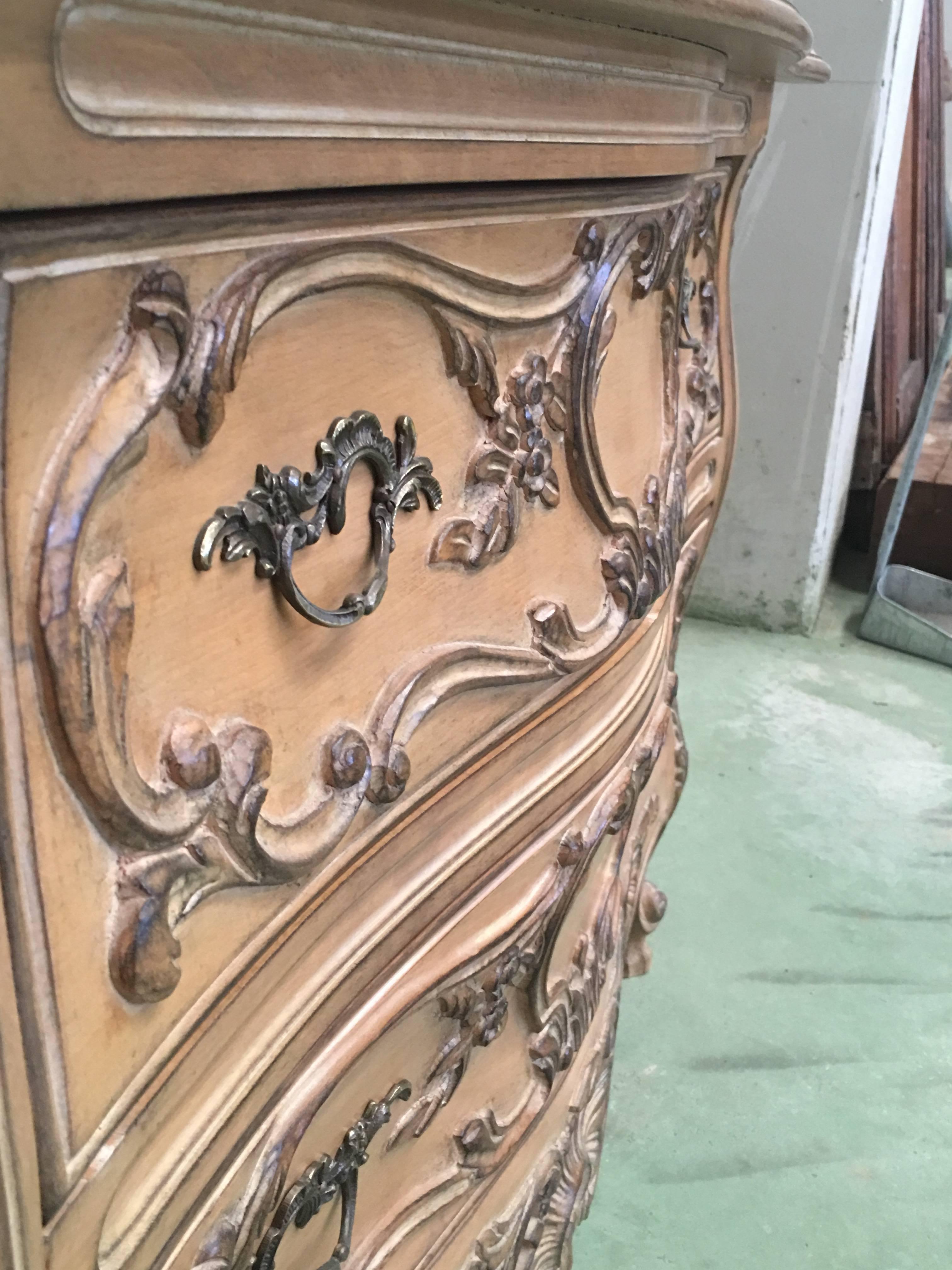 Early 20th Century French Regence Carved Mirror with Chest of Three Drawers For Sale 12