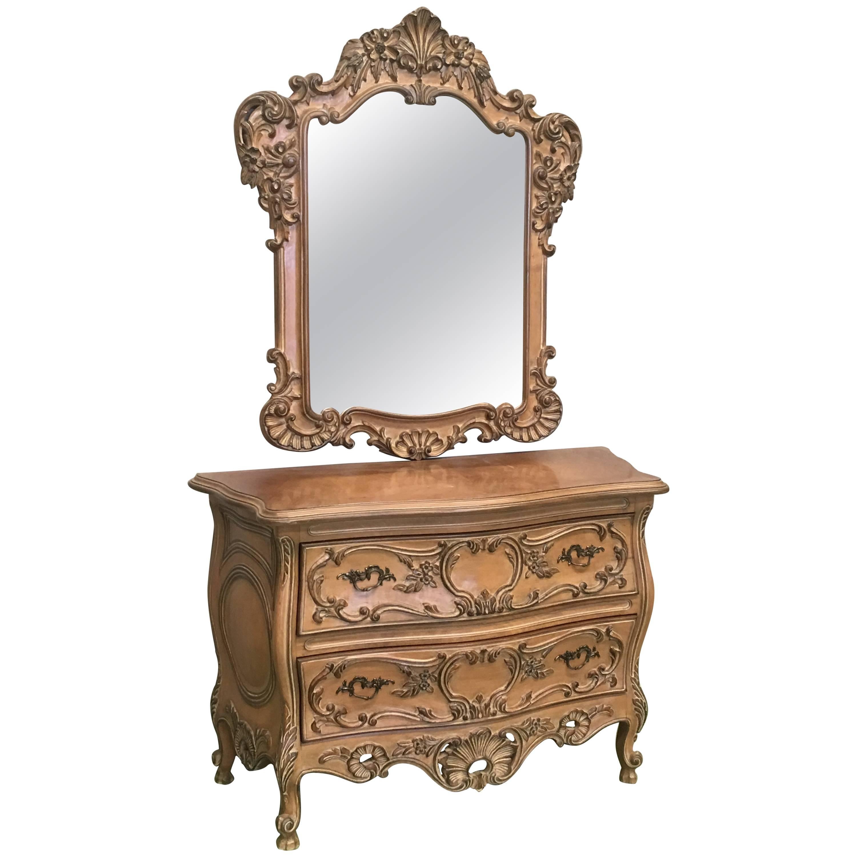 Miroir sculpté de style Régence française avec commode à trois tiroirs, début du XXe siècle