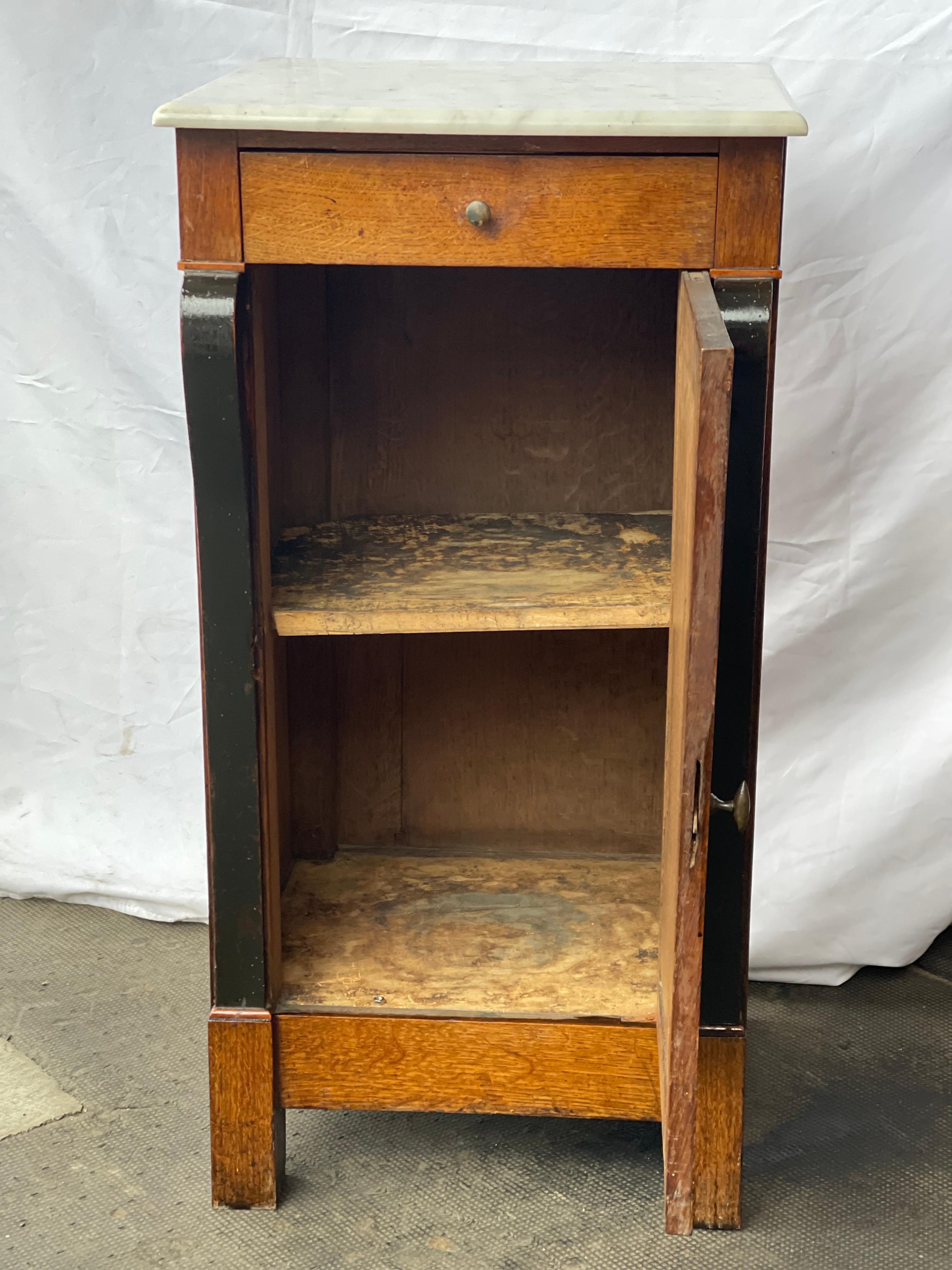 Early 20th Century French Restoration Period Walnut Bedside Cabinet In Good Condition For Sale In Seattle, WA