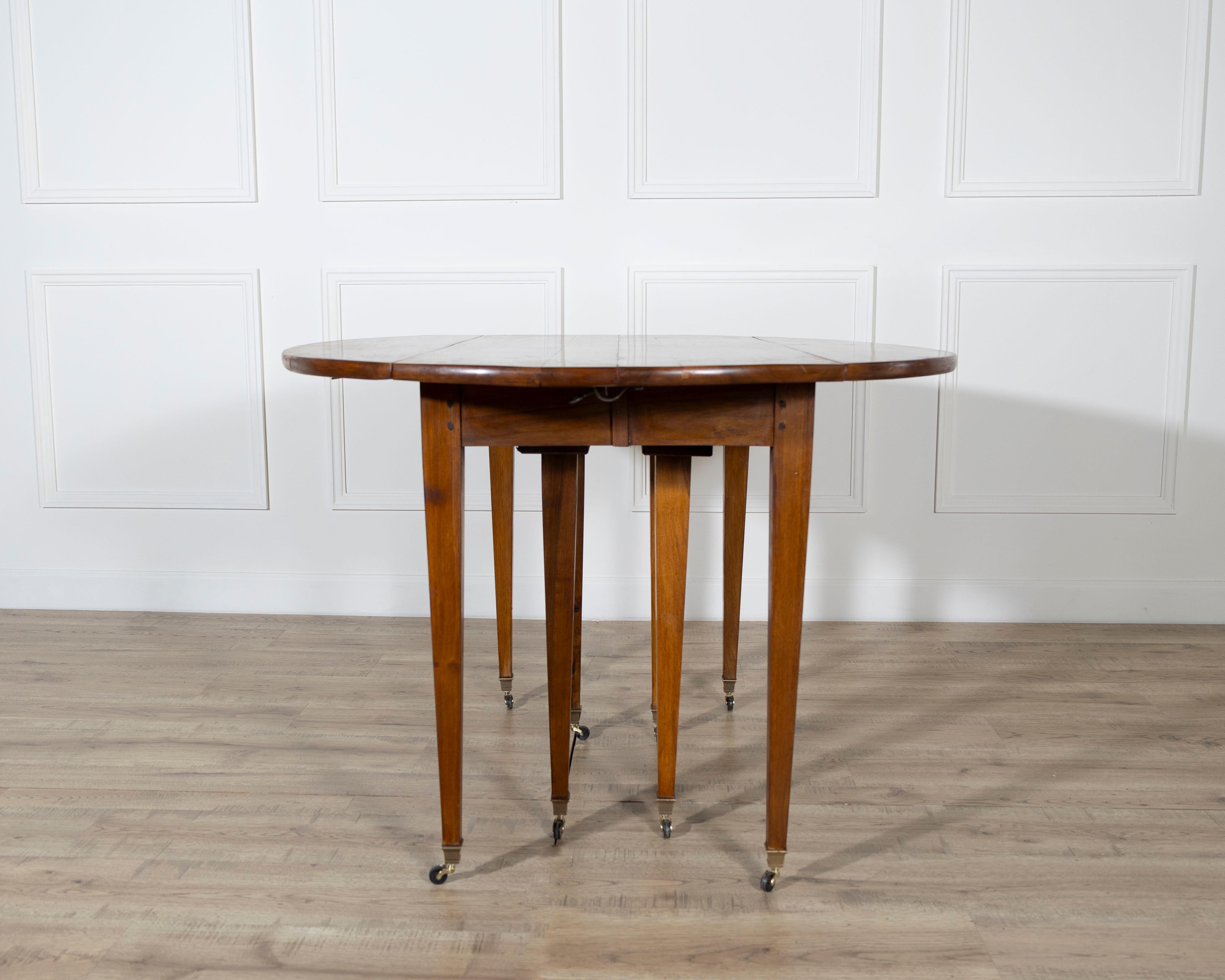 Early 20th Century French Restoration-Style Solid Walnut Extension Dining Table For Sale 1