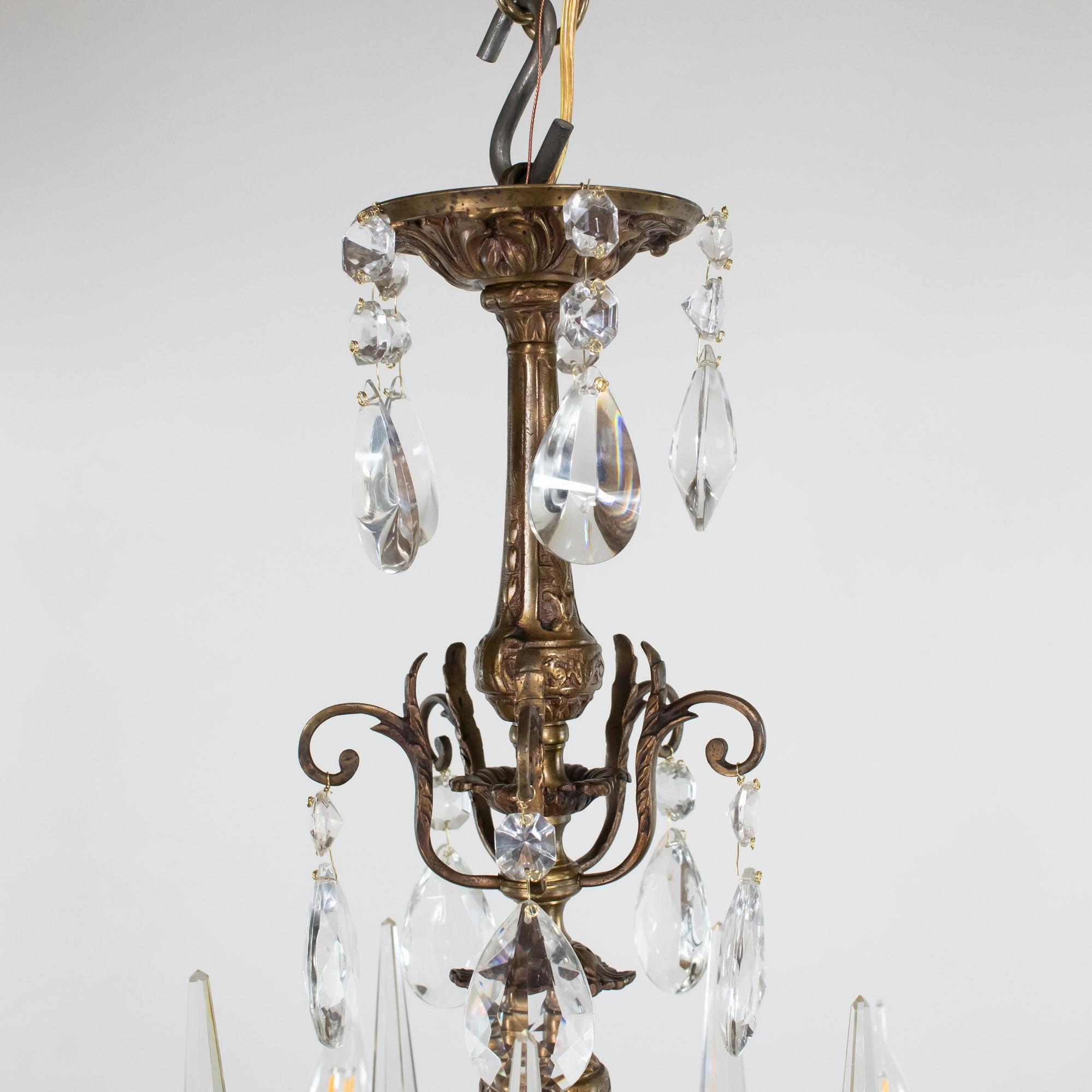 Français Lustre à cinq bras de lumière en bronze et cristal du début du 20e siècle, de style Revive rococo français en vente