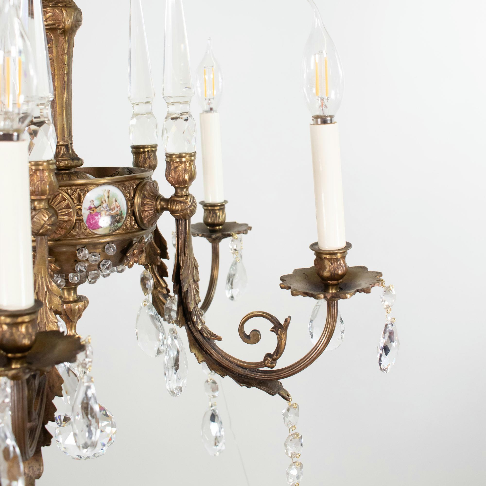 20ième siècle Lustre à cinq bras de lumière en bronze et cristal du début du 20e siècle, de style Revive rococo français en vente