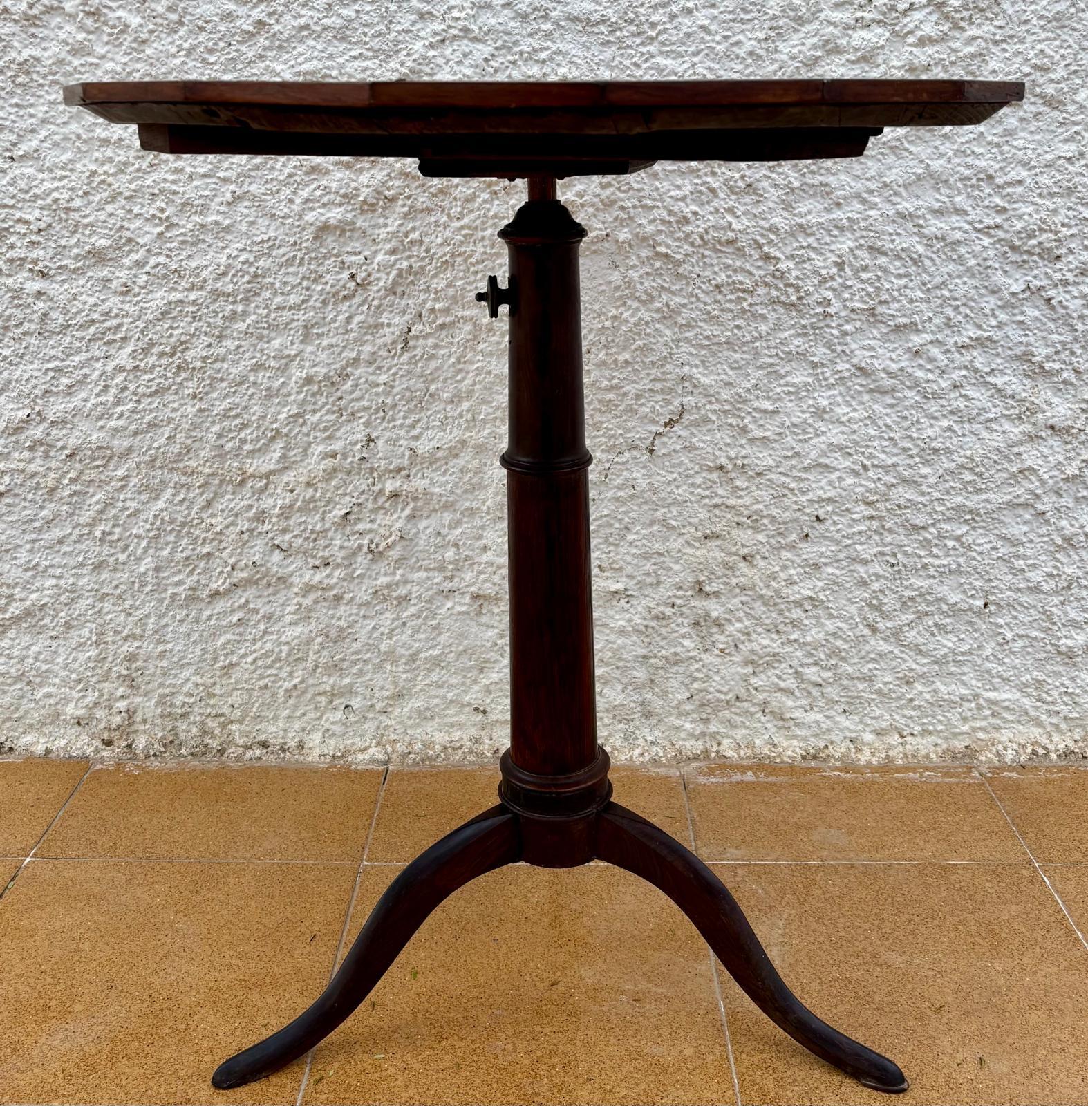 Early 20th Century French Rotating Round Side Table in Walnut, 1940s In Good Condition For Sale In Miami, FL