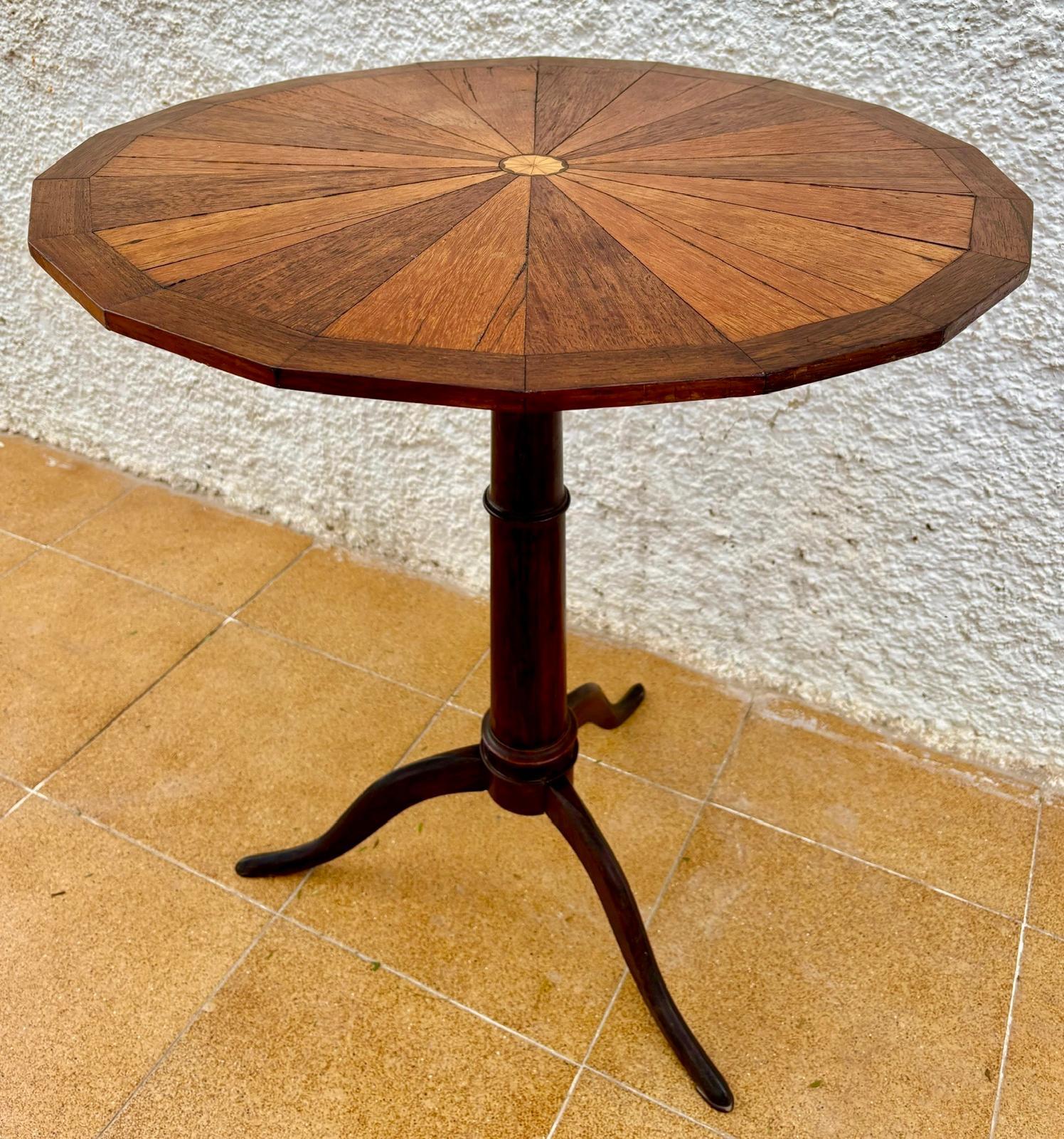 Wood Early 20th Century French Rotating Round Side Table in Walnut, 1940s For Sale