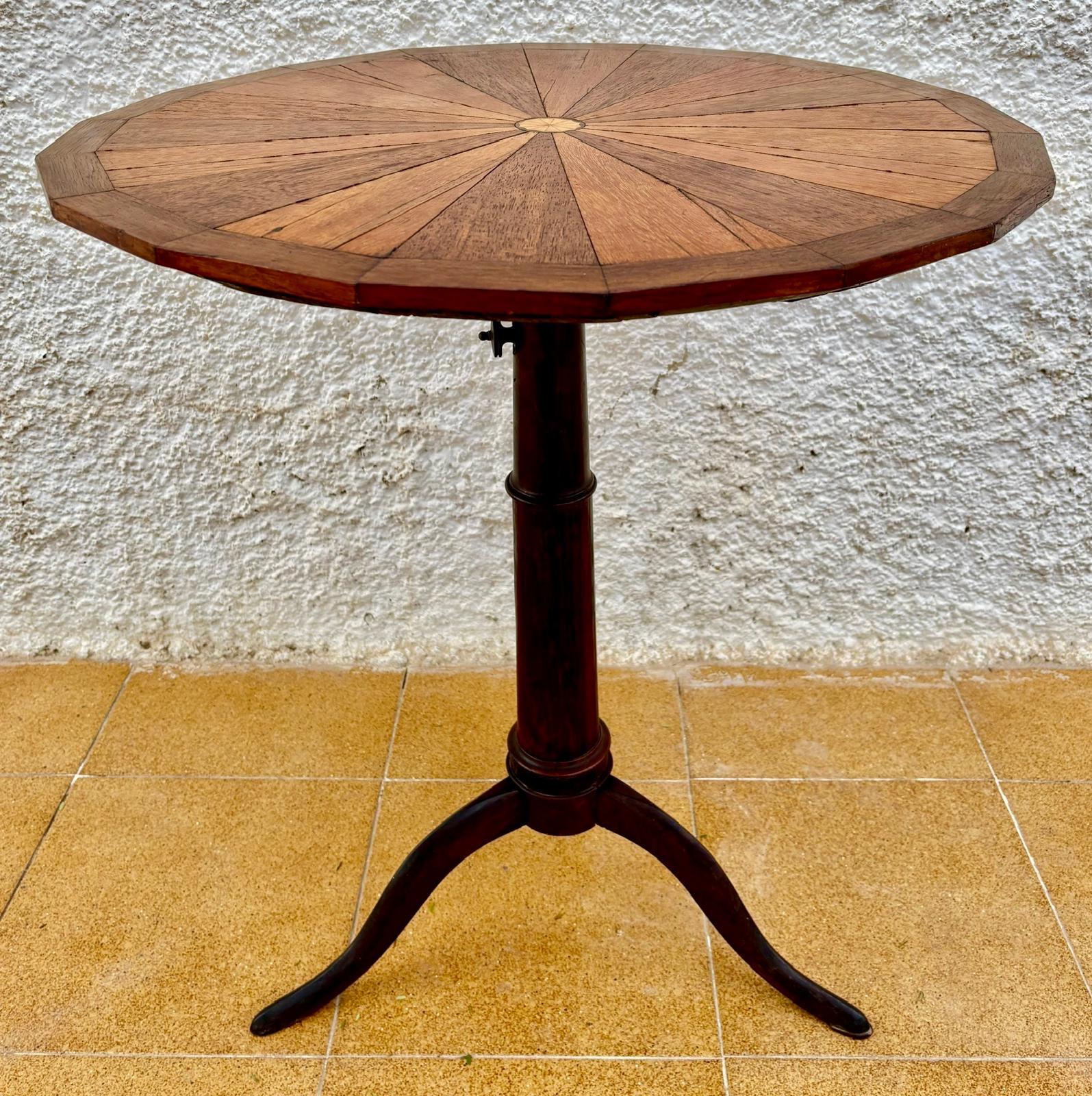 Early 20th Century French Rotating Round Side Table in Walnut, 1940s For Sale 1