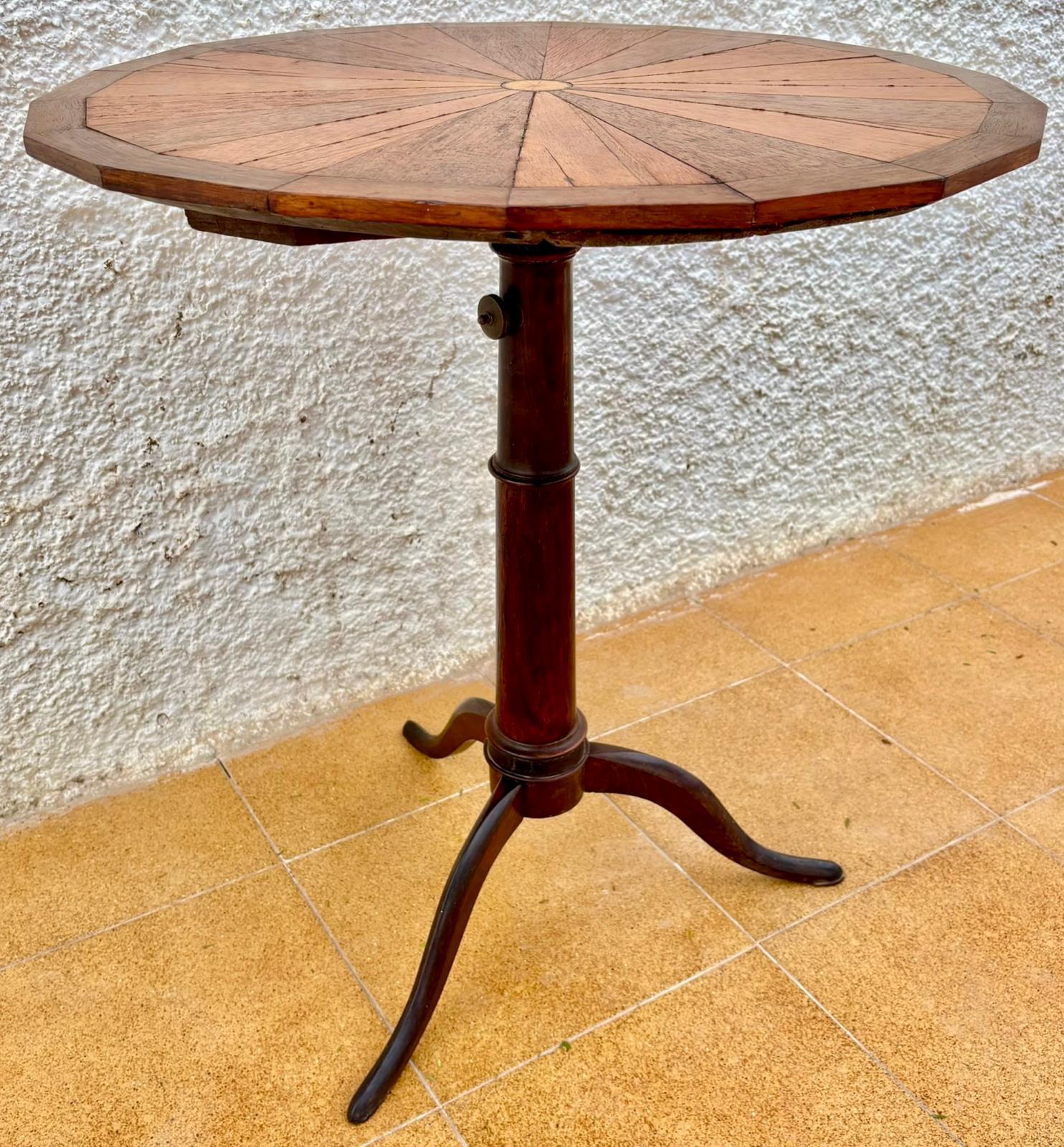 Early 20th Century French Rotating Round Side Table in Walnut, 1940s For Sale 2
