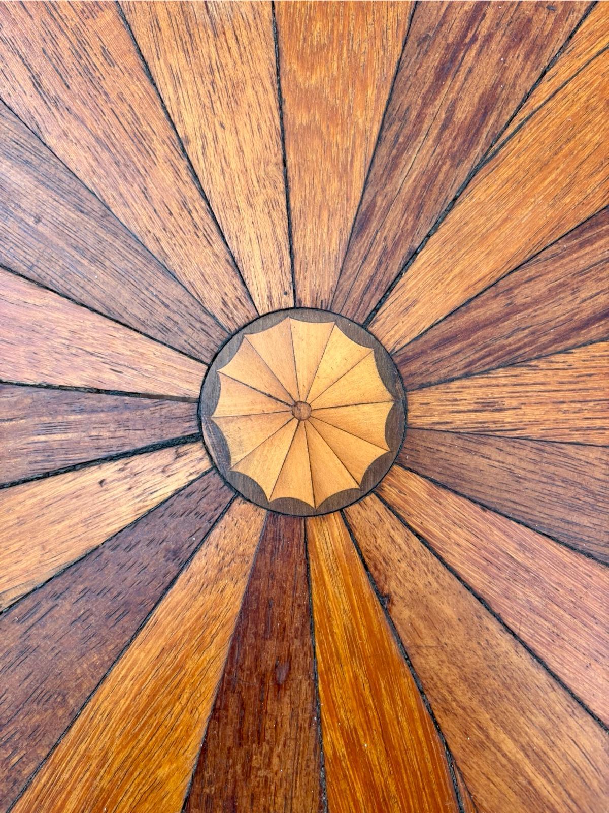 Early 20th Century French Rotating Round Side Table in Walnut, 1940s For Sale 4