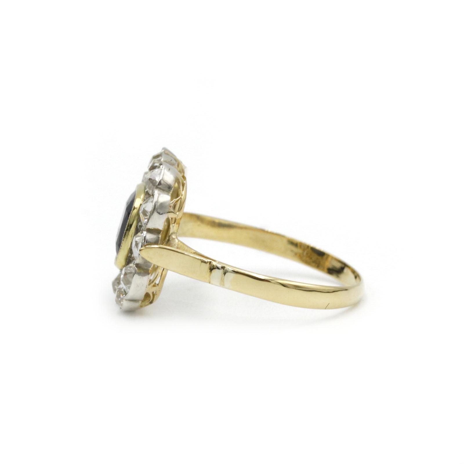 Early 20th Century French Sapphire & Diamond “Daisy” Cluster Ring – Antique 18K In Good Condition For Sale In MONTMORENCY, FR